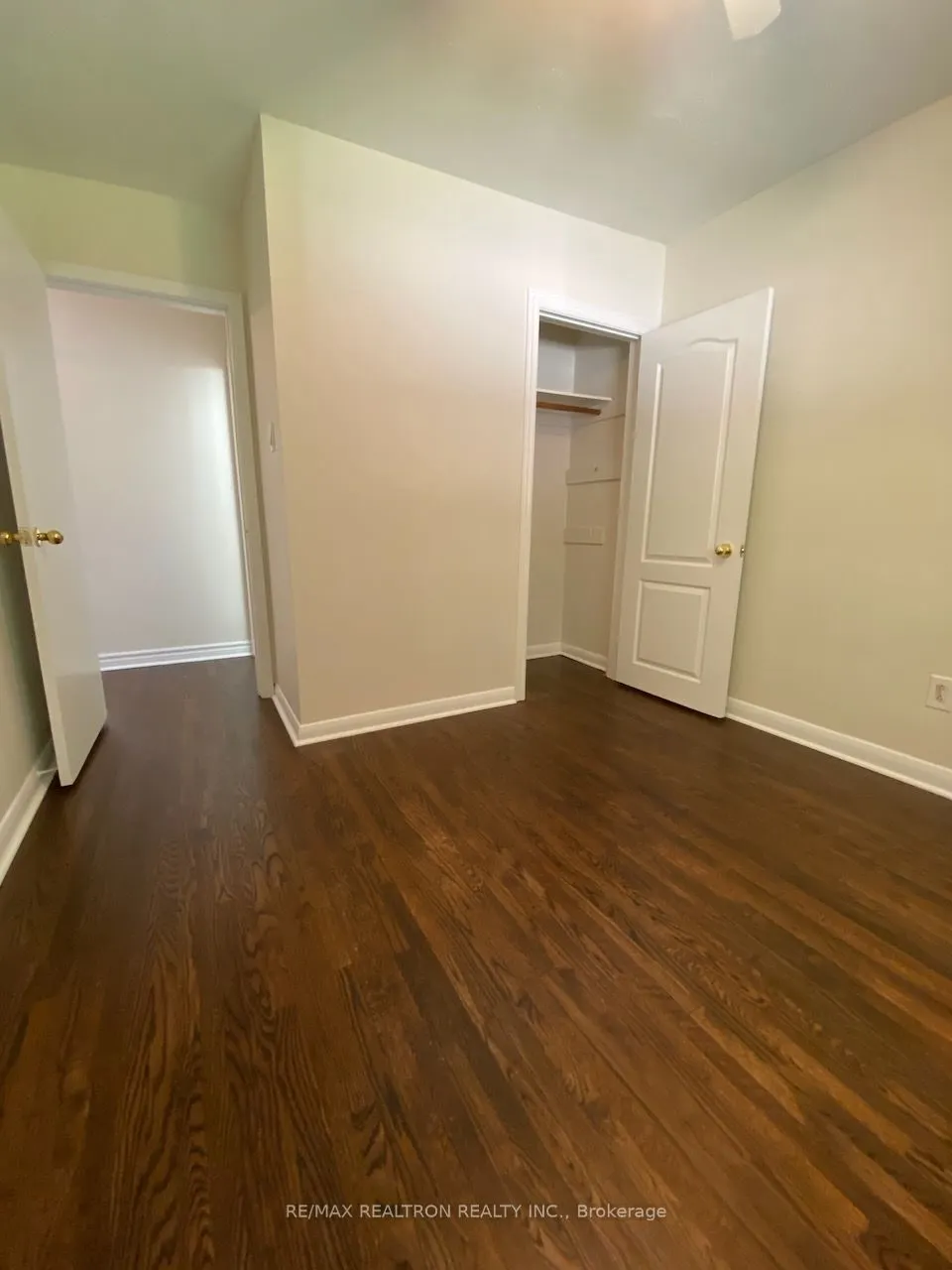 135 Willow Lane, #Upper
