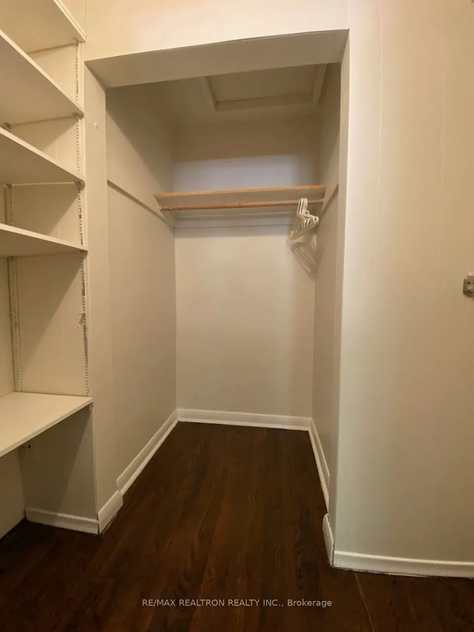 135 Willow Lane, #Upper