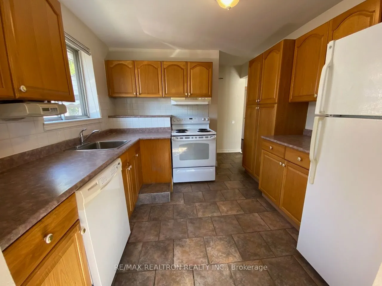 135 Willow Lane, #Upper