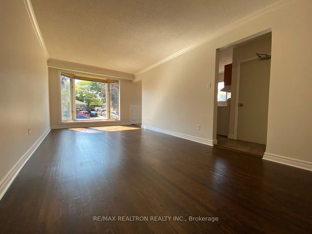 135 Willow Lane, #Upper