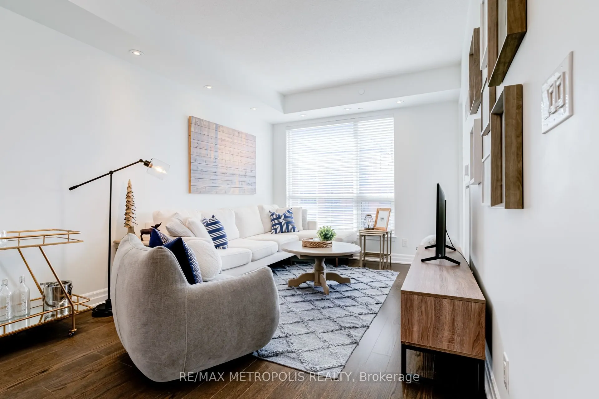 111 Civic Square Gate, #416