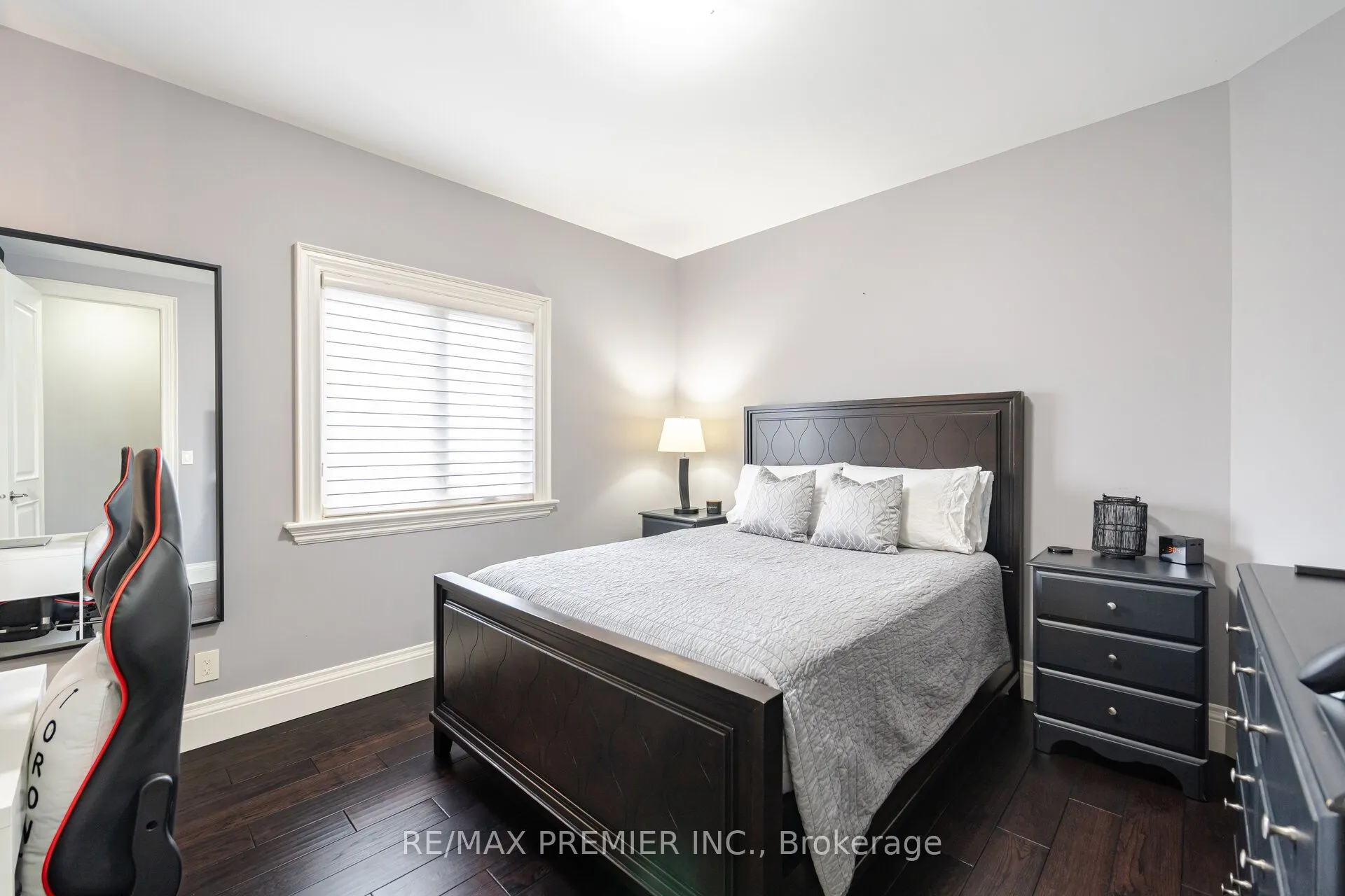 28 Ellerby Square N