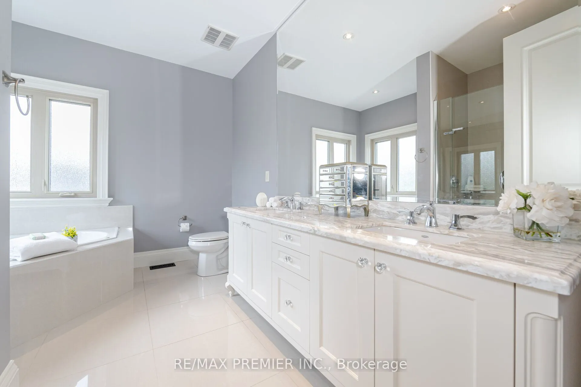 28 Ellerby Square N