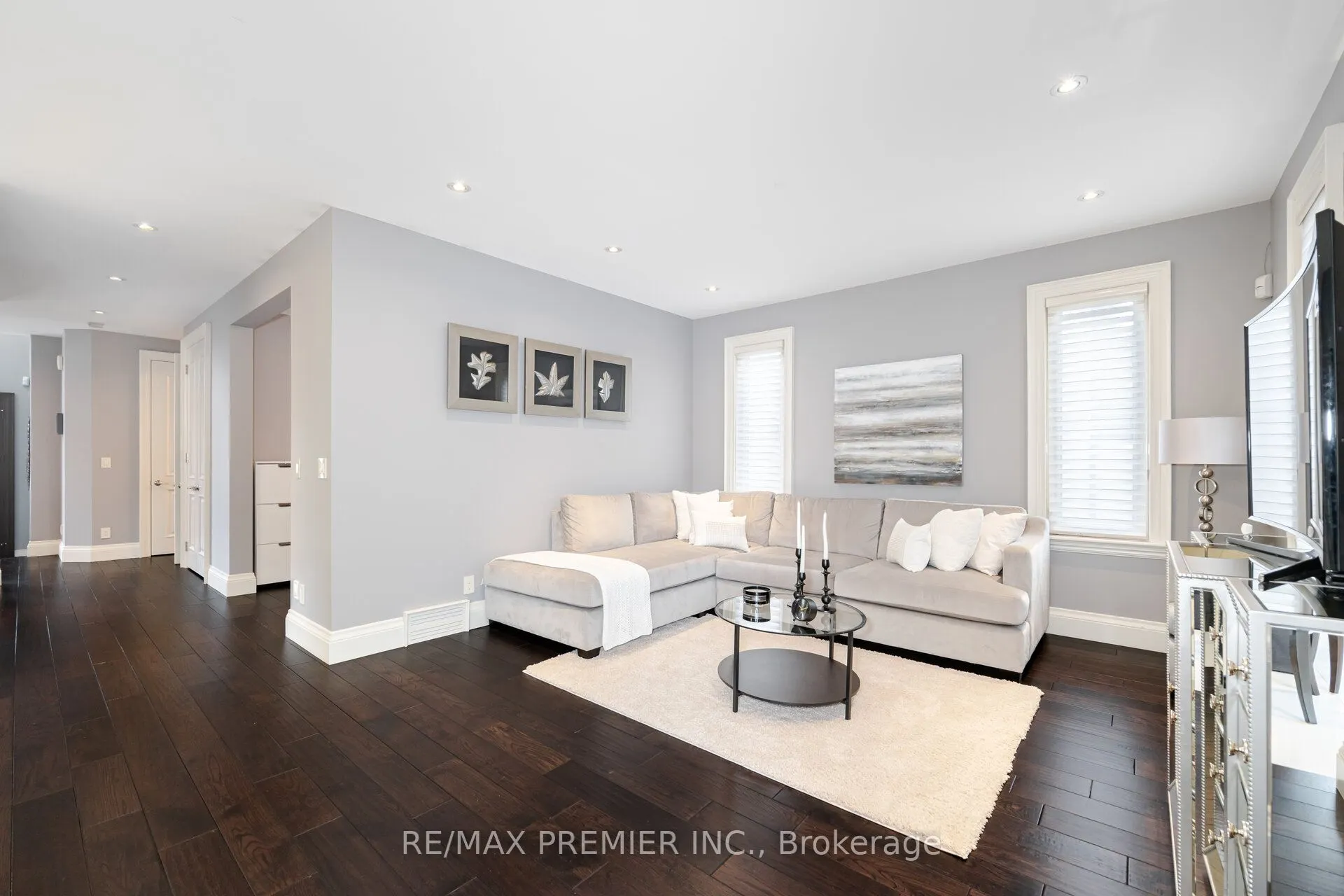 28 Ellerby Square N