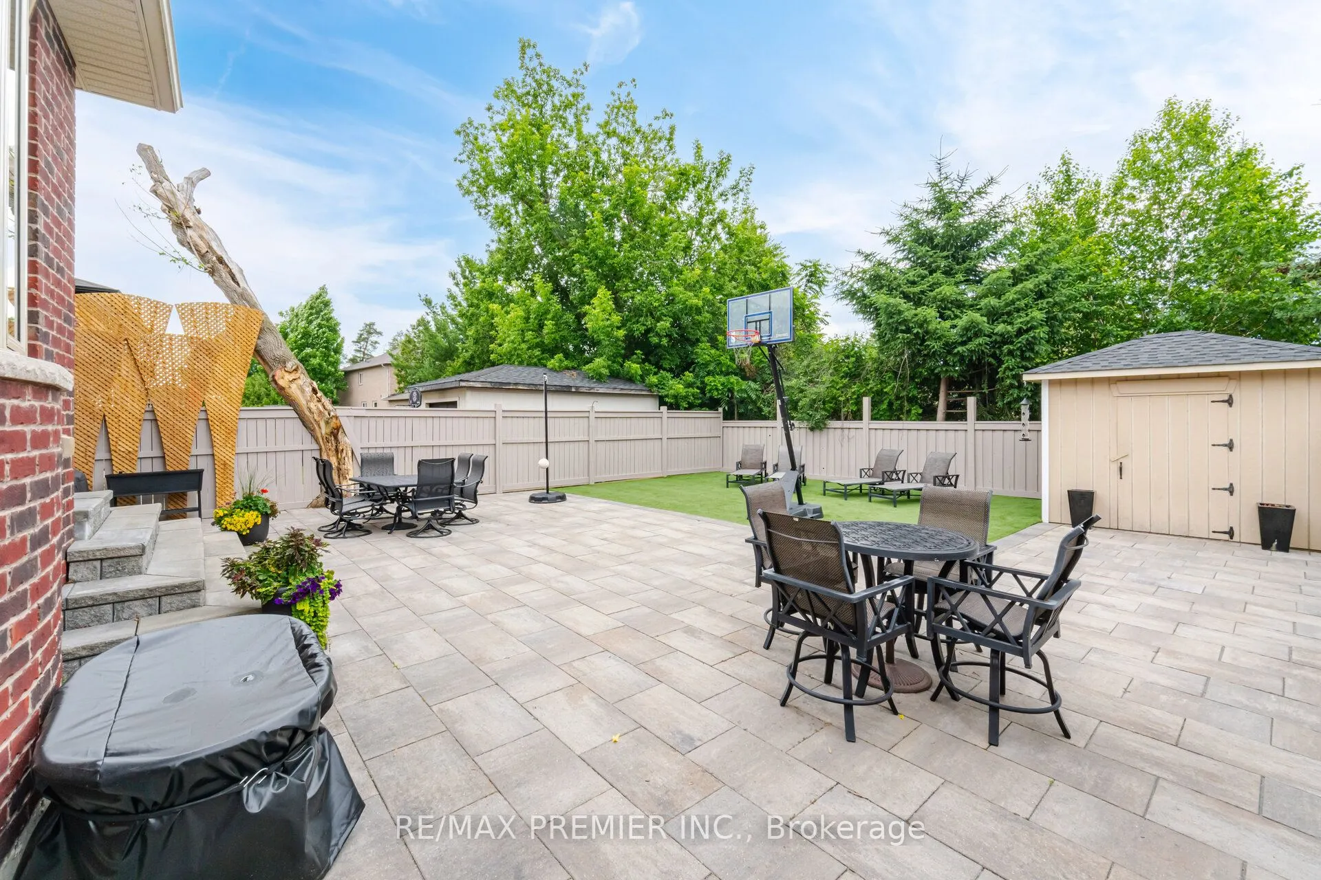 28 Ellerby Square N