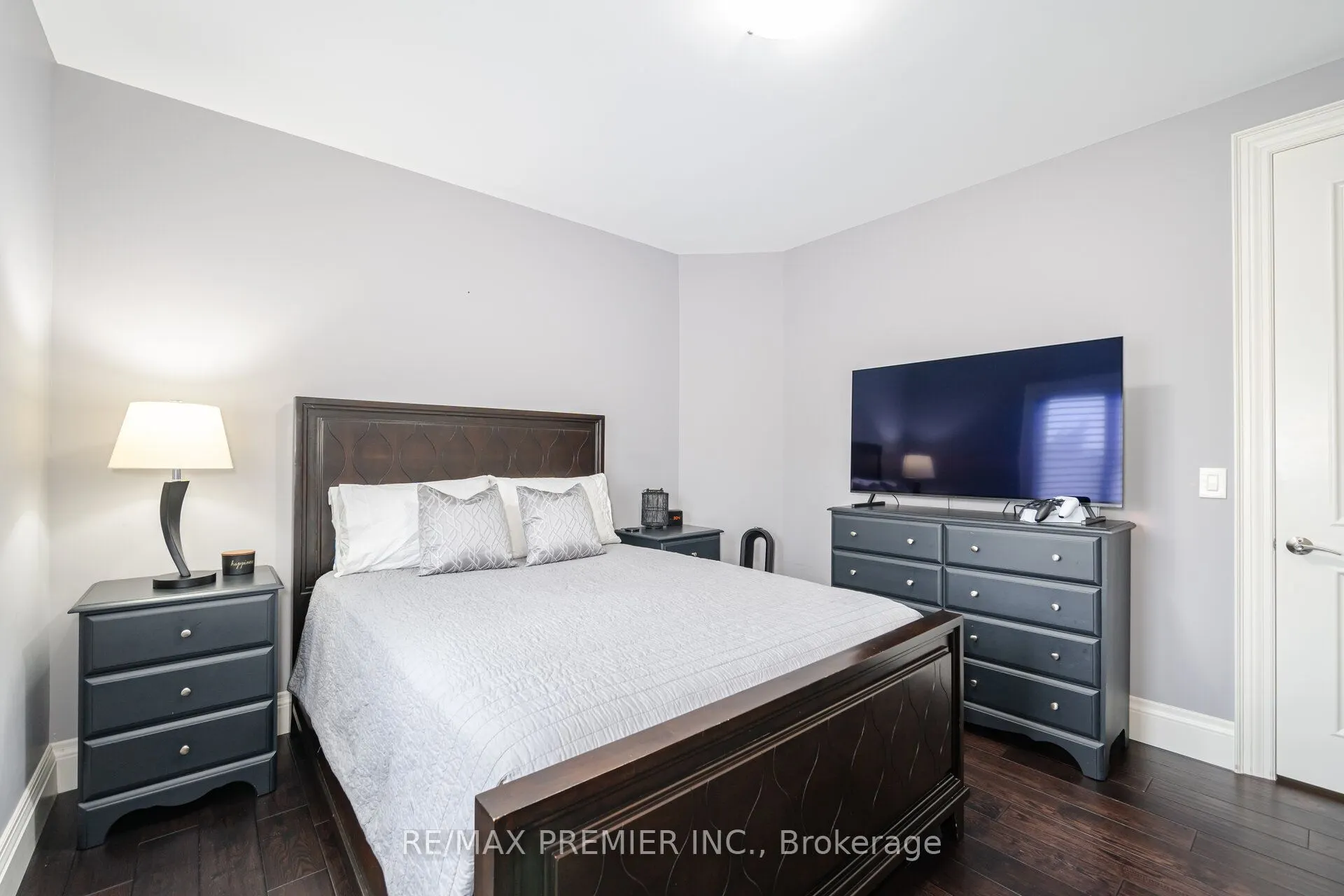 28 Ellerby Square N