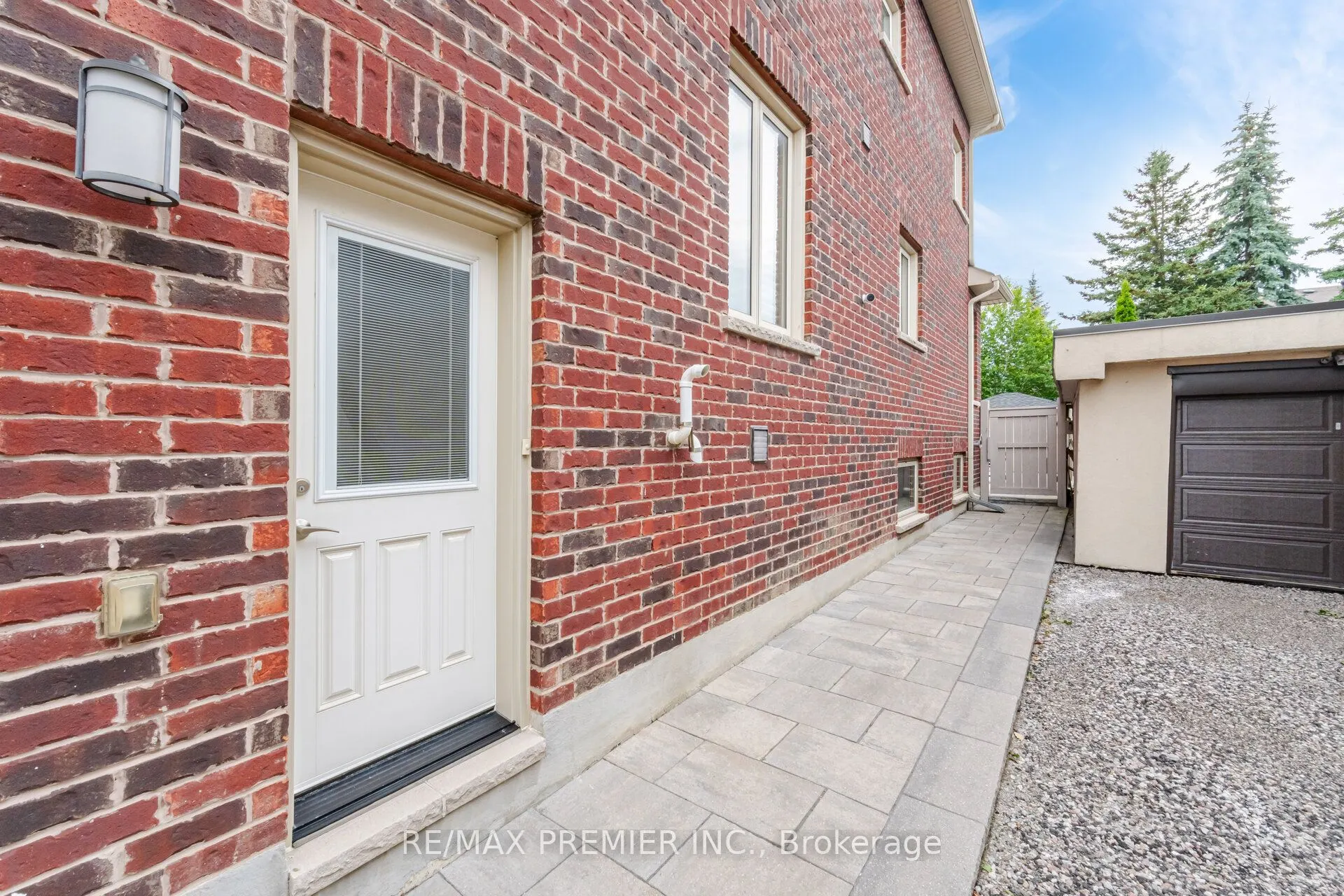 28 Ellerby Square N