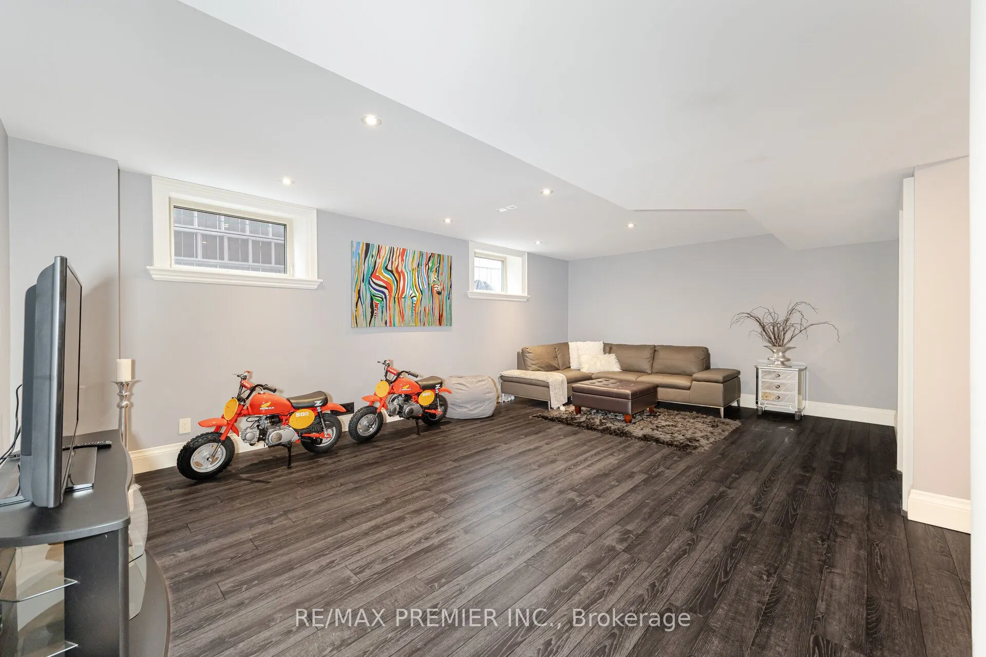 28 Ellerby Square N