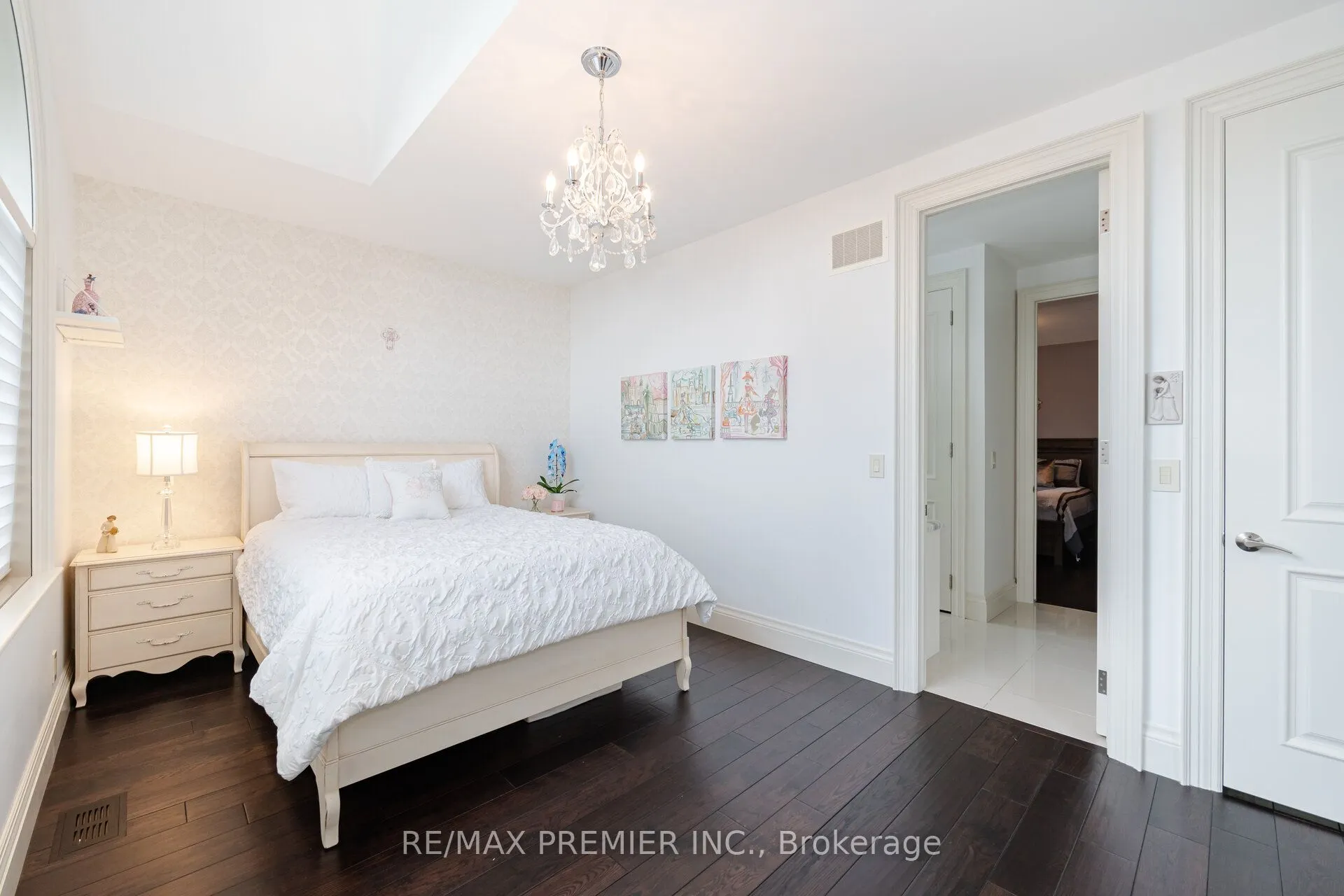 28 Ellerby Square N