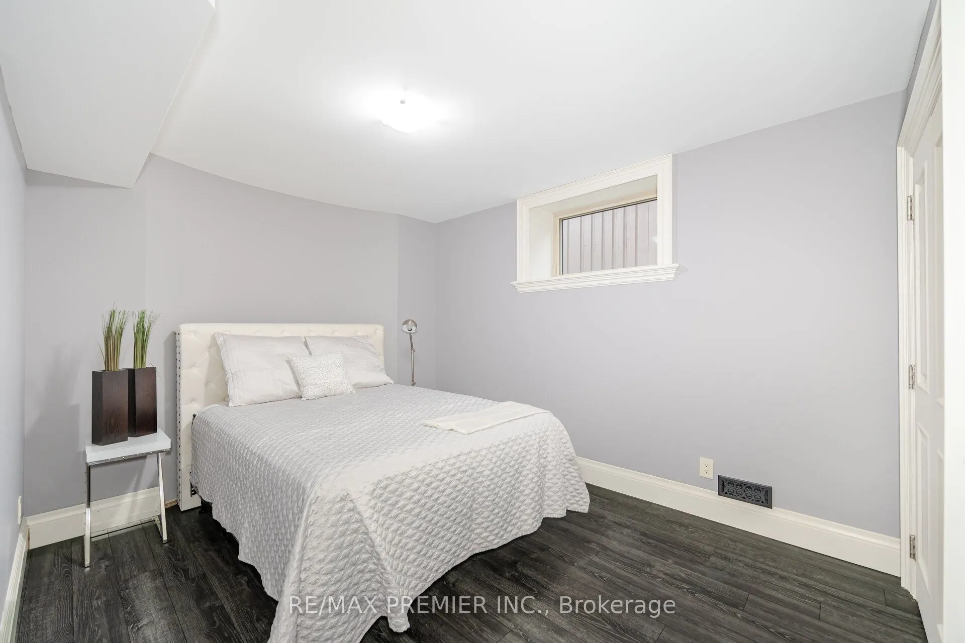 28 Ellerby Square N