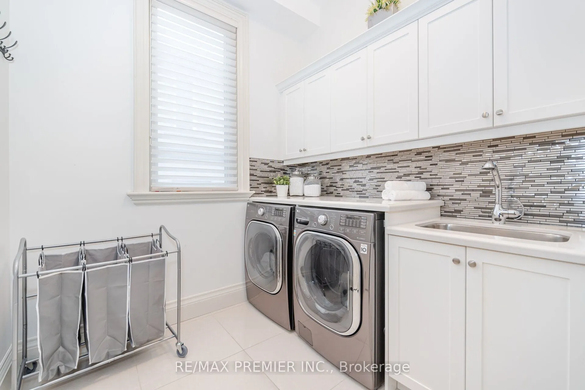28 Ellerby Square N