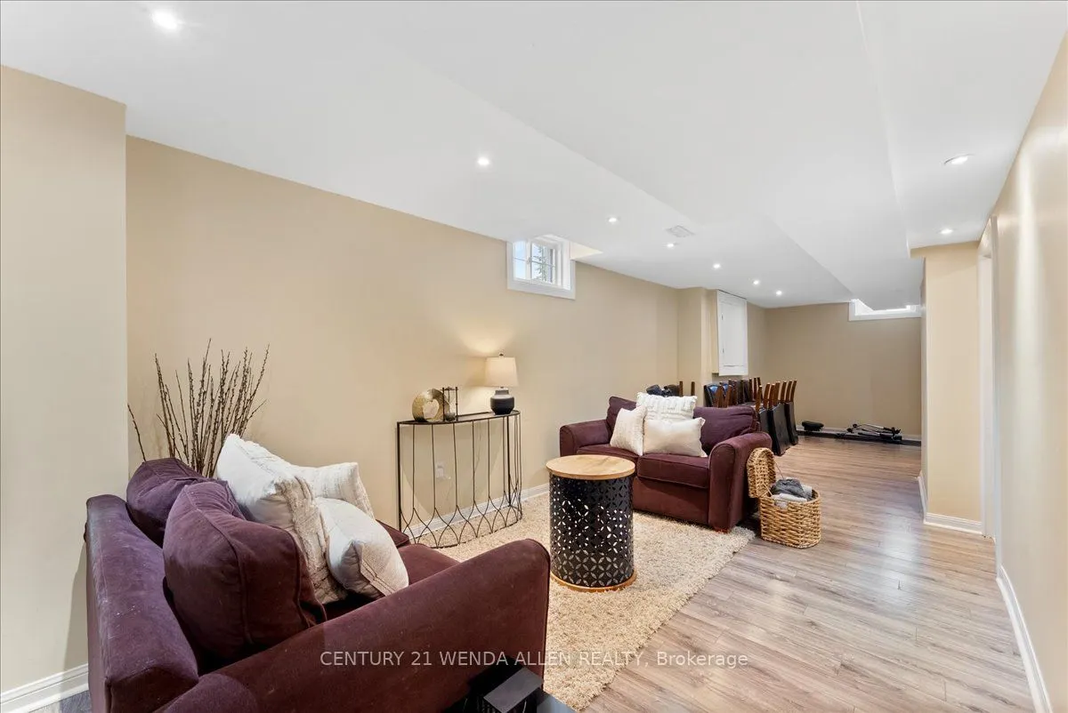 1 Ayhart Street