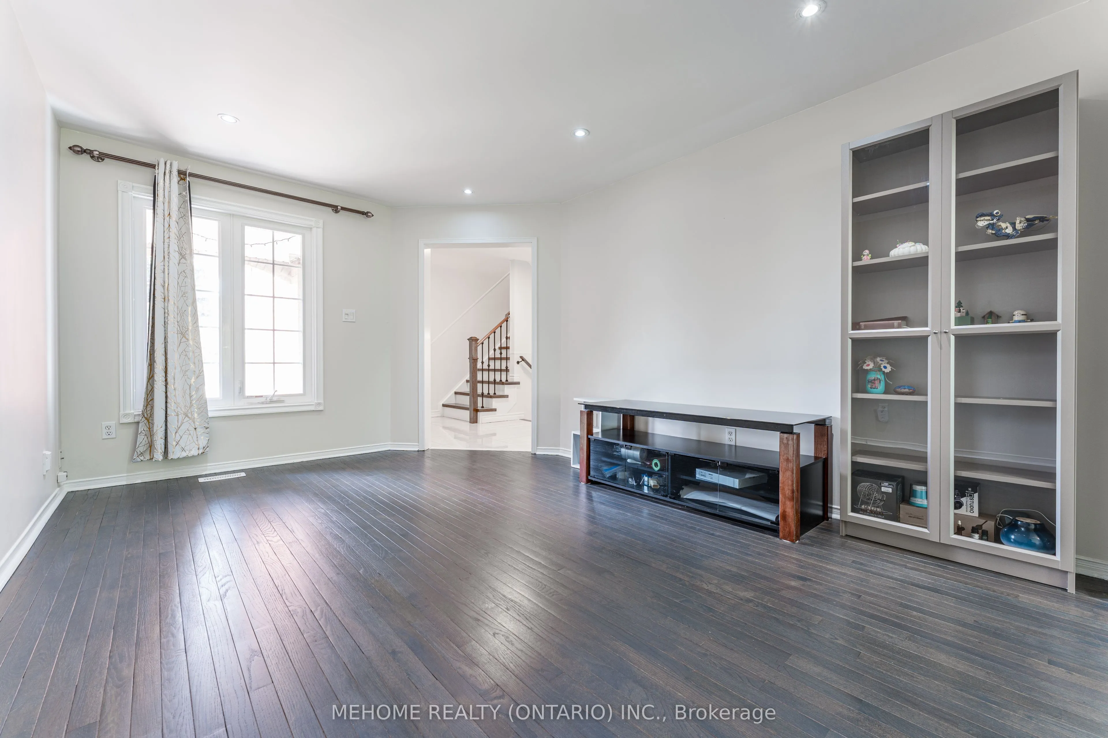 38 Desert View Crescent