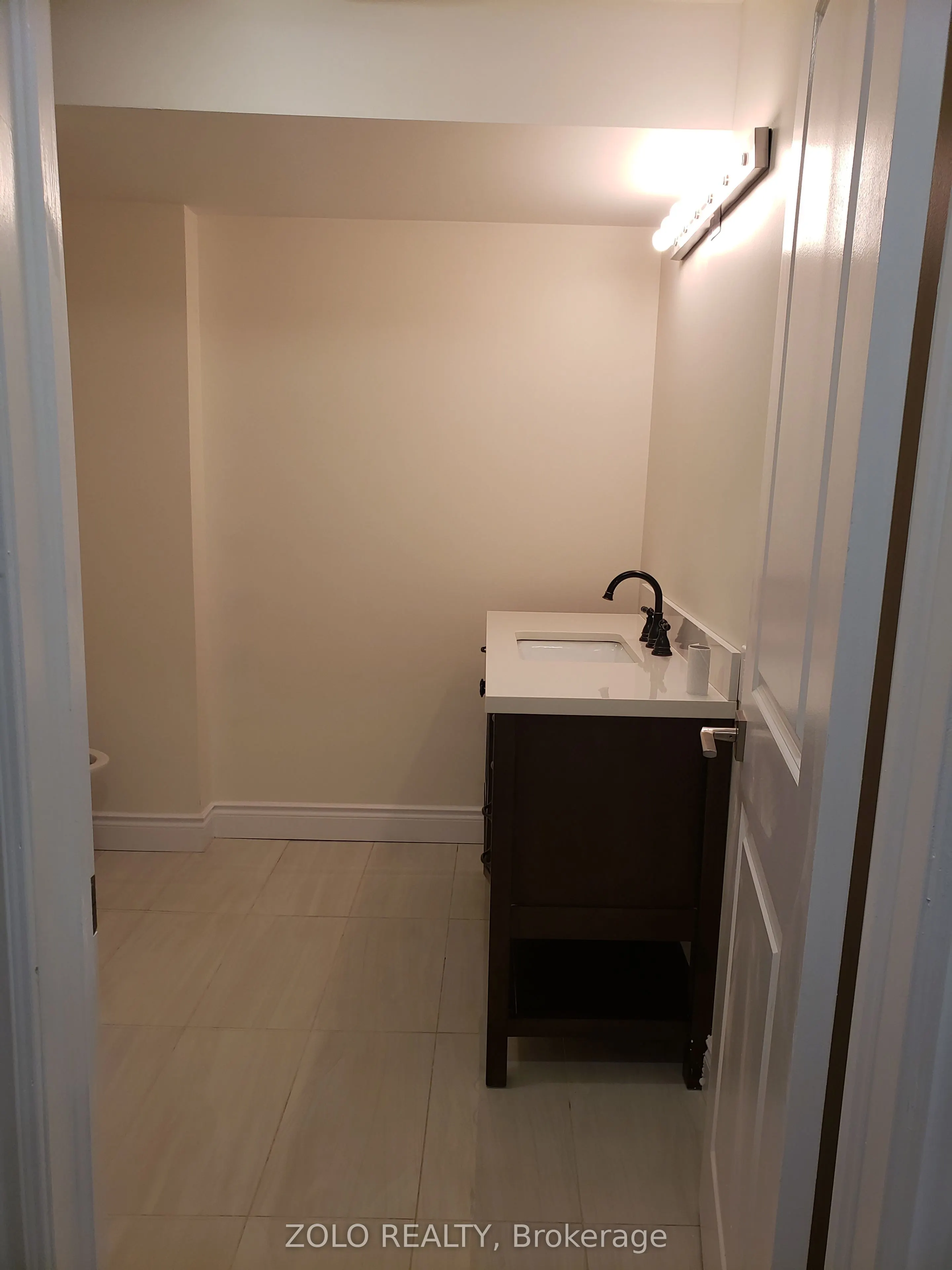 58 Gibson Circle, #Lower