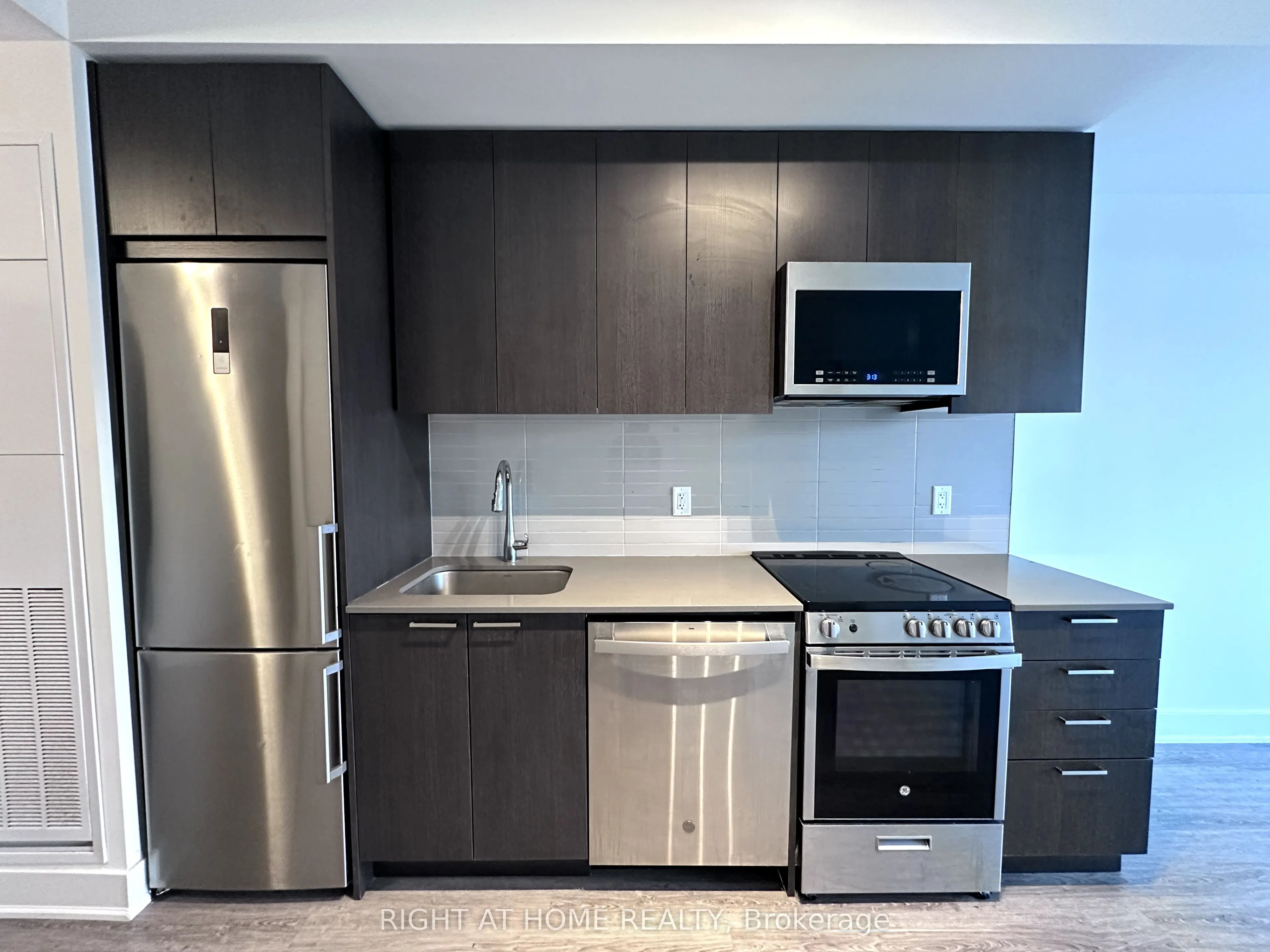 185 Deerfield Road, #015