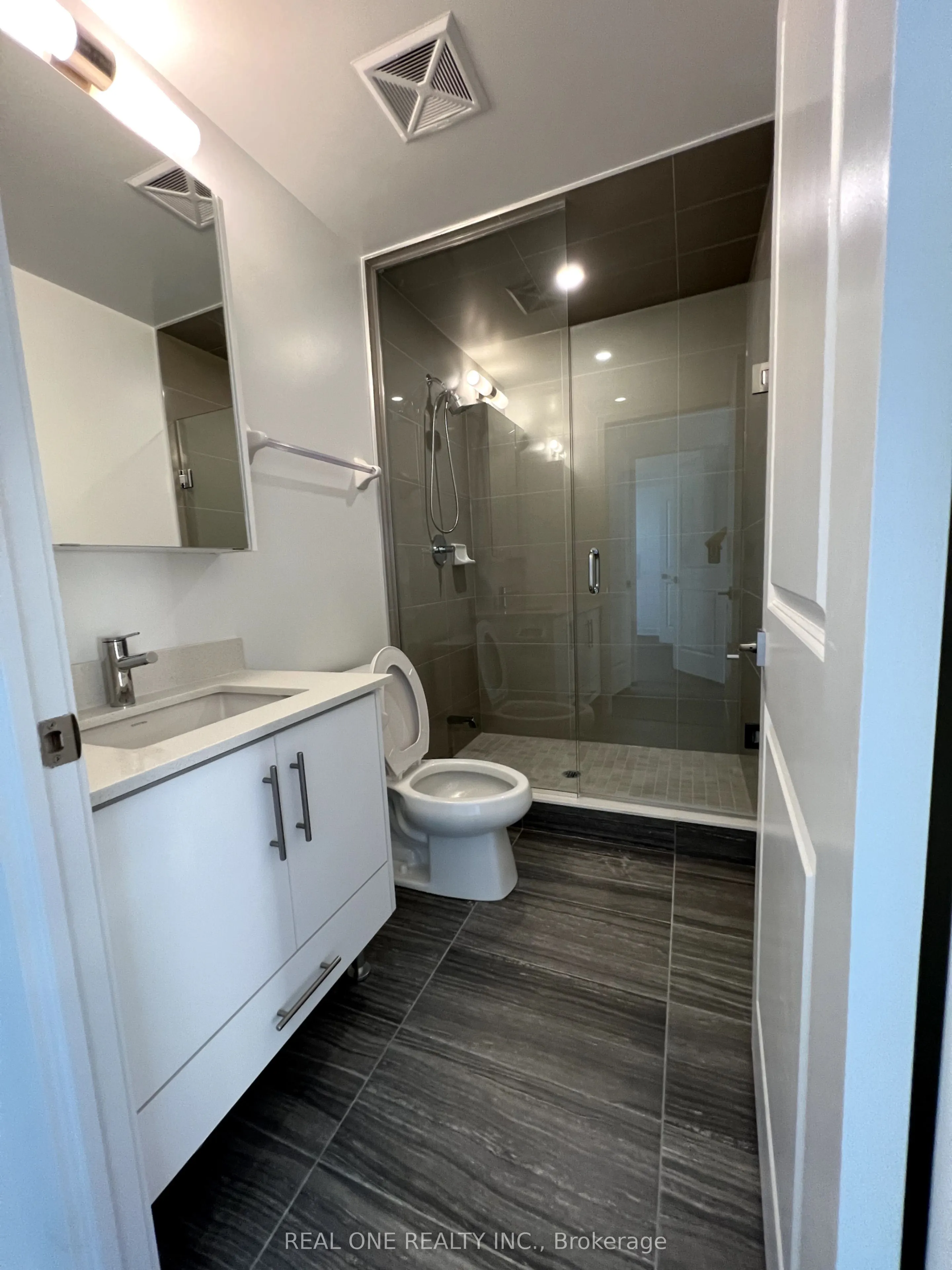 85 Oneida Crescent, #1215