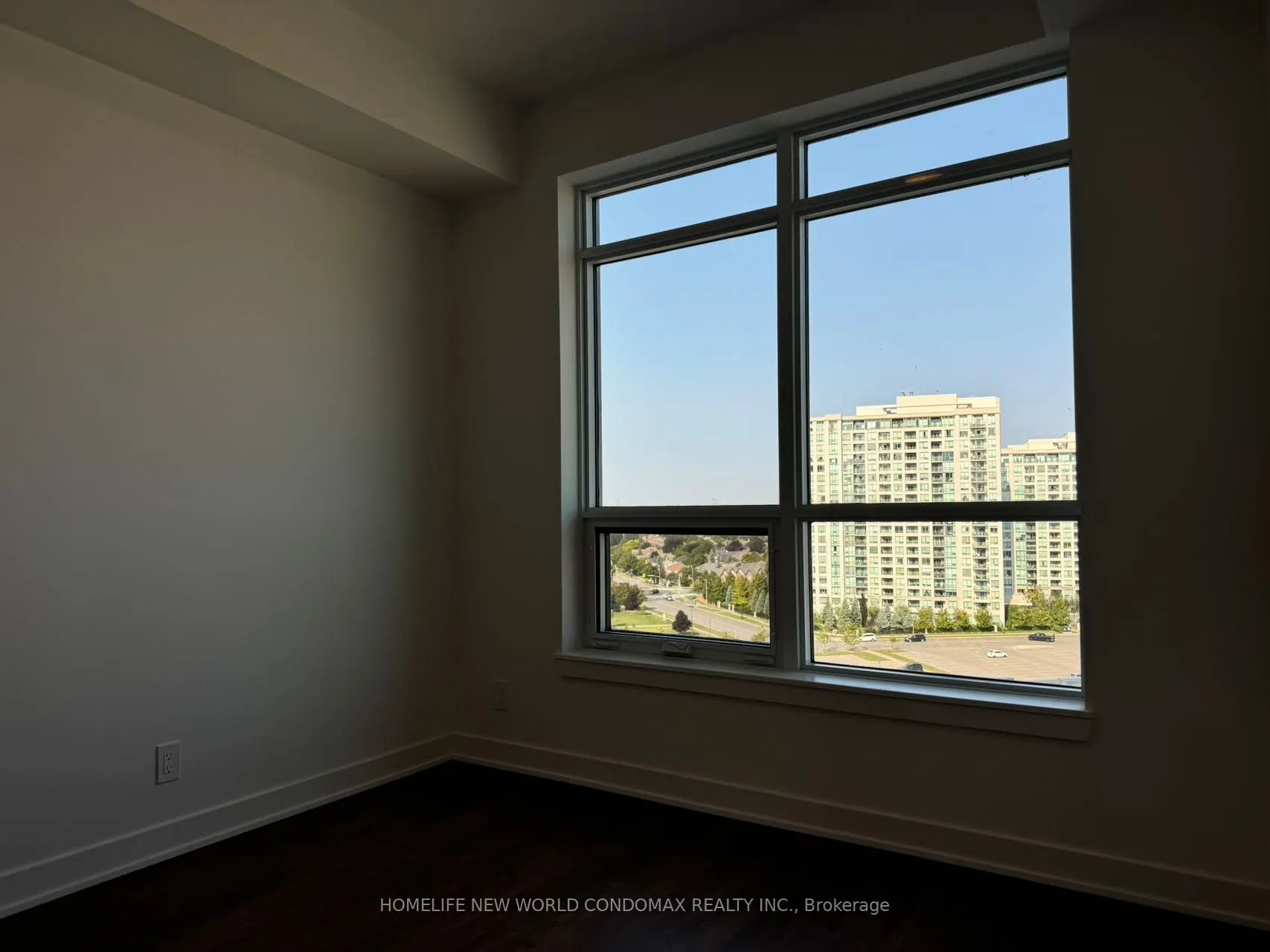 50 Upper Mall Way, #B907