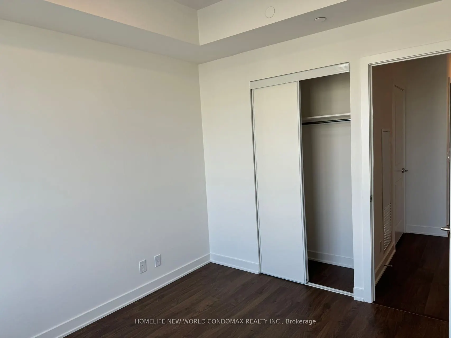 50 Upper Mall Way, #B907