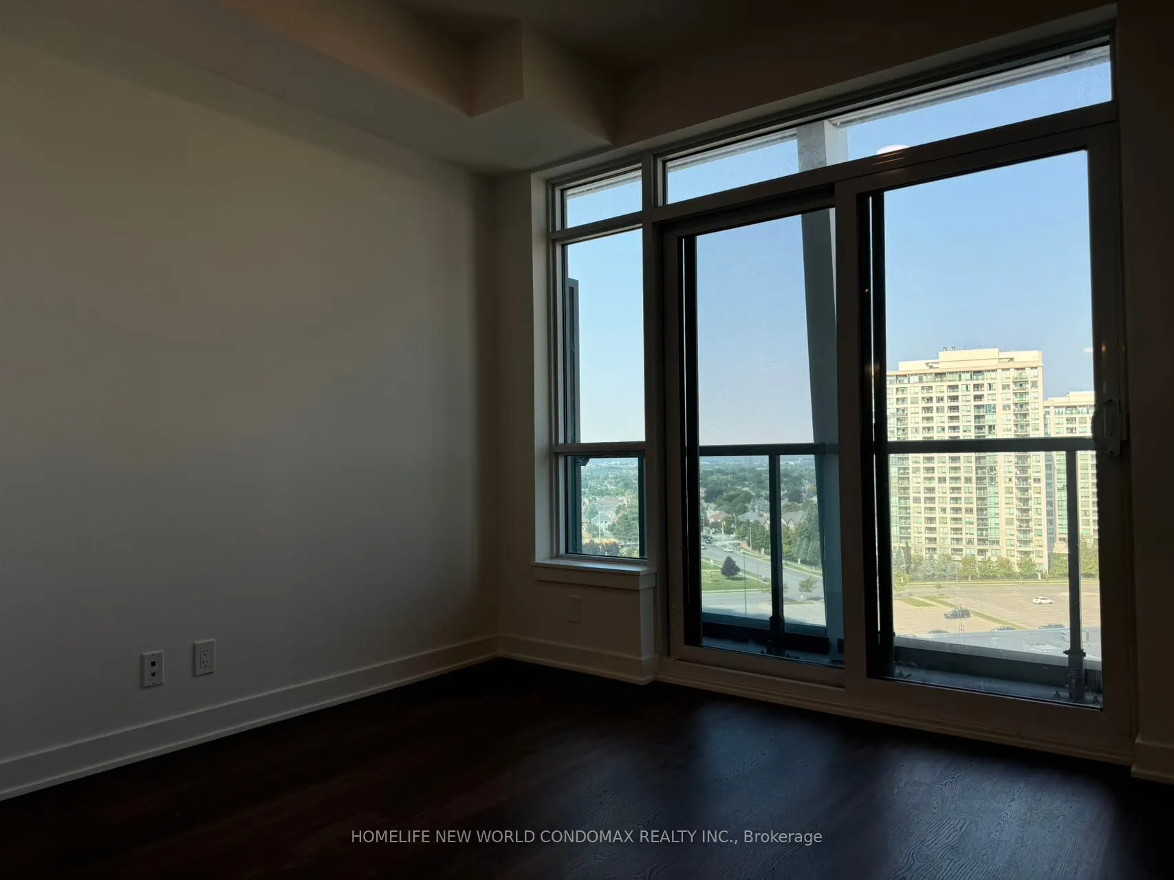 50 Upper Mall Way, #B907