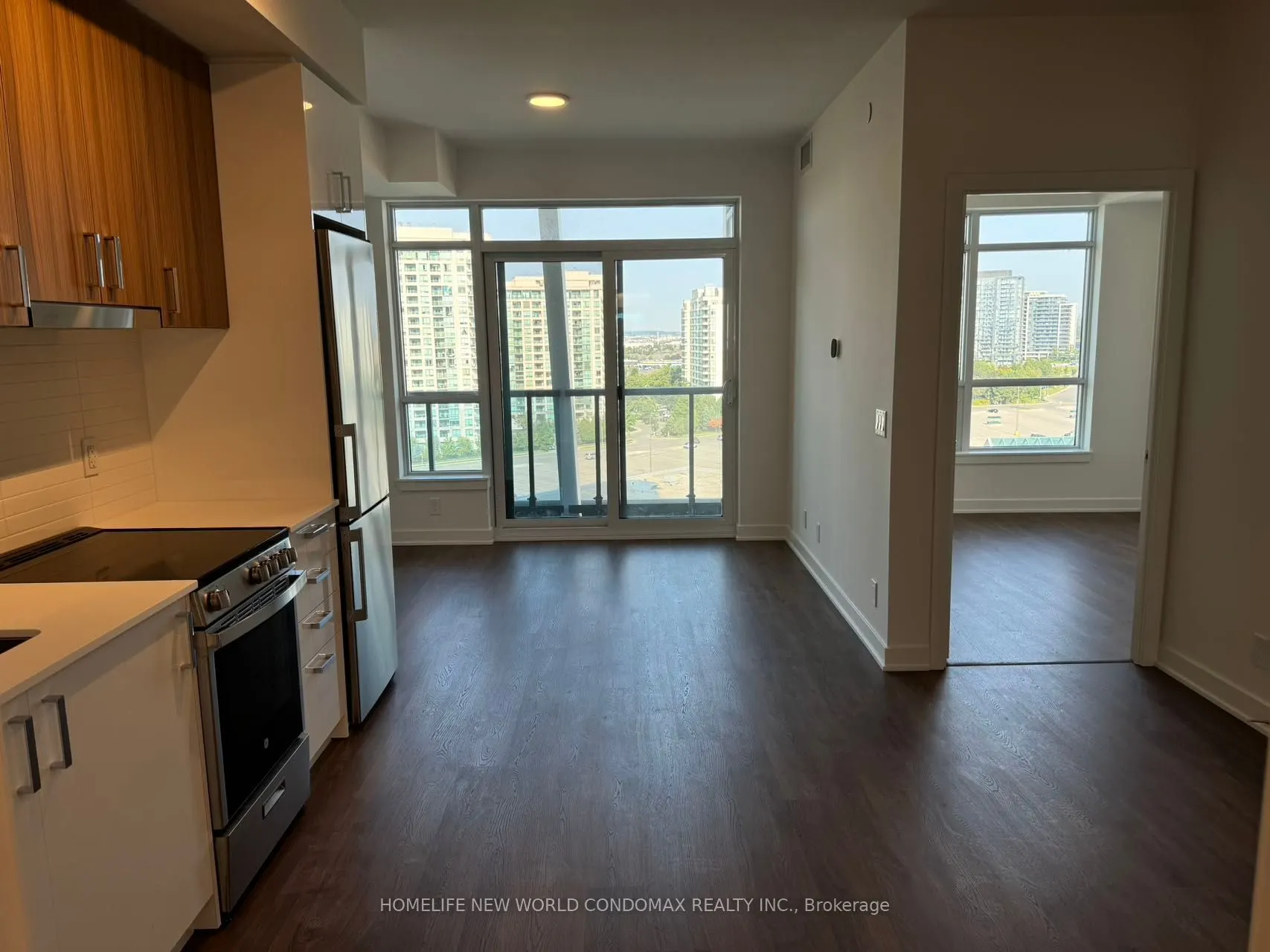 50 Upper Mall Way, #B907