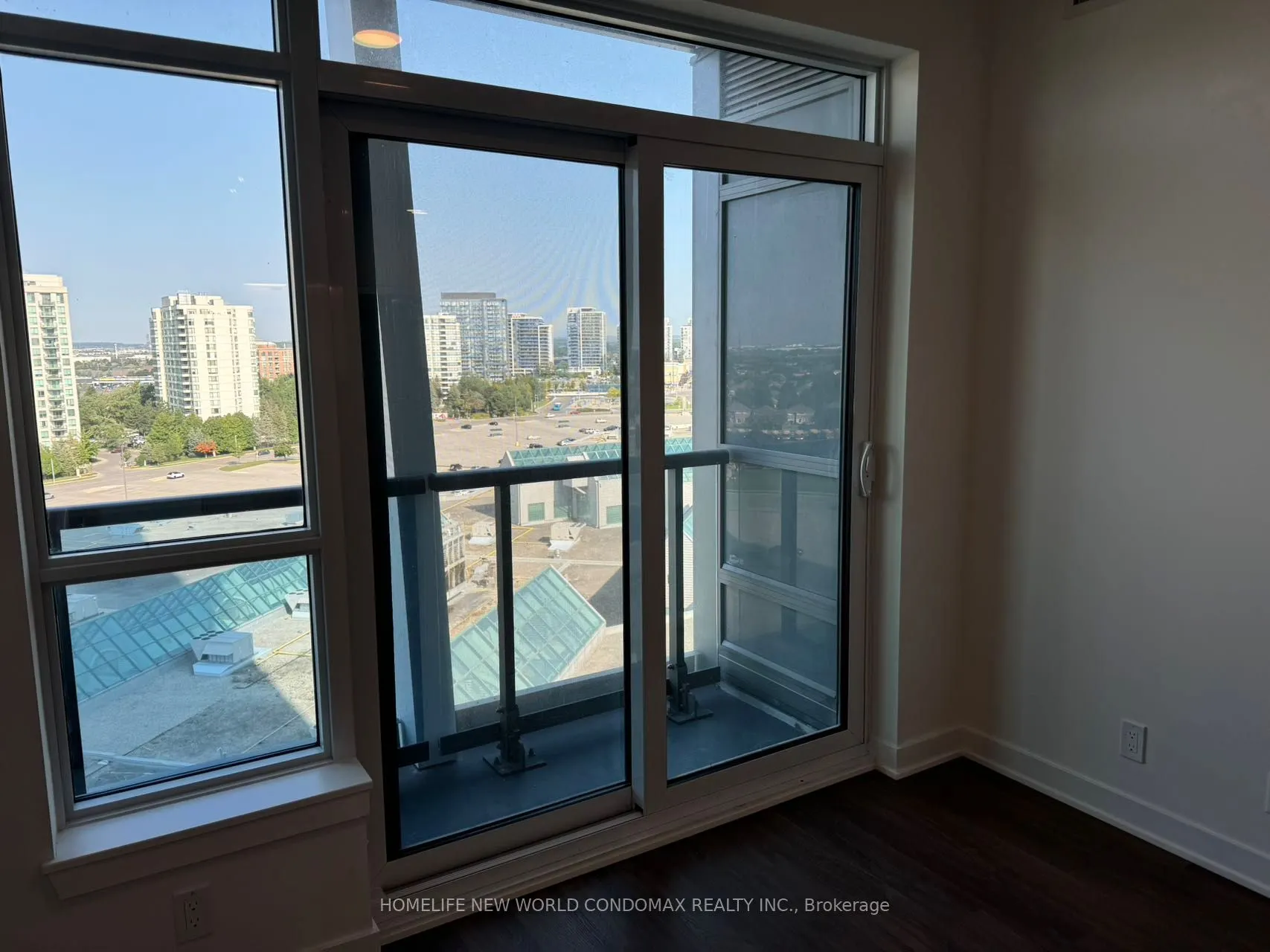 50 Upper Mall Way, #B907
