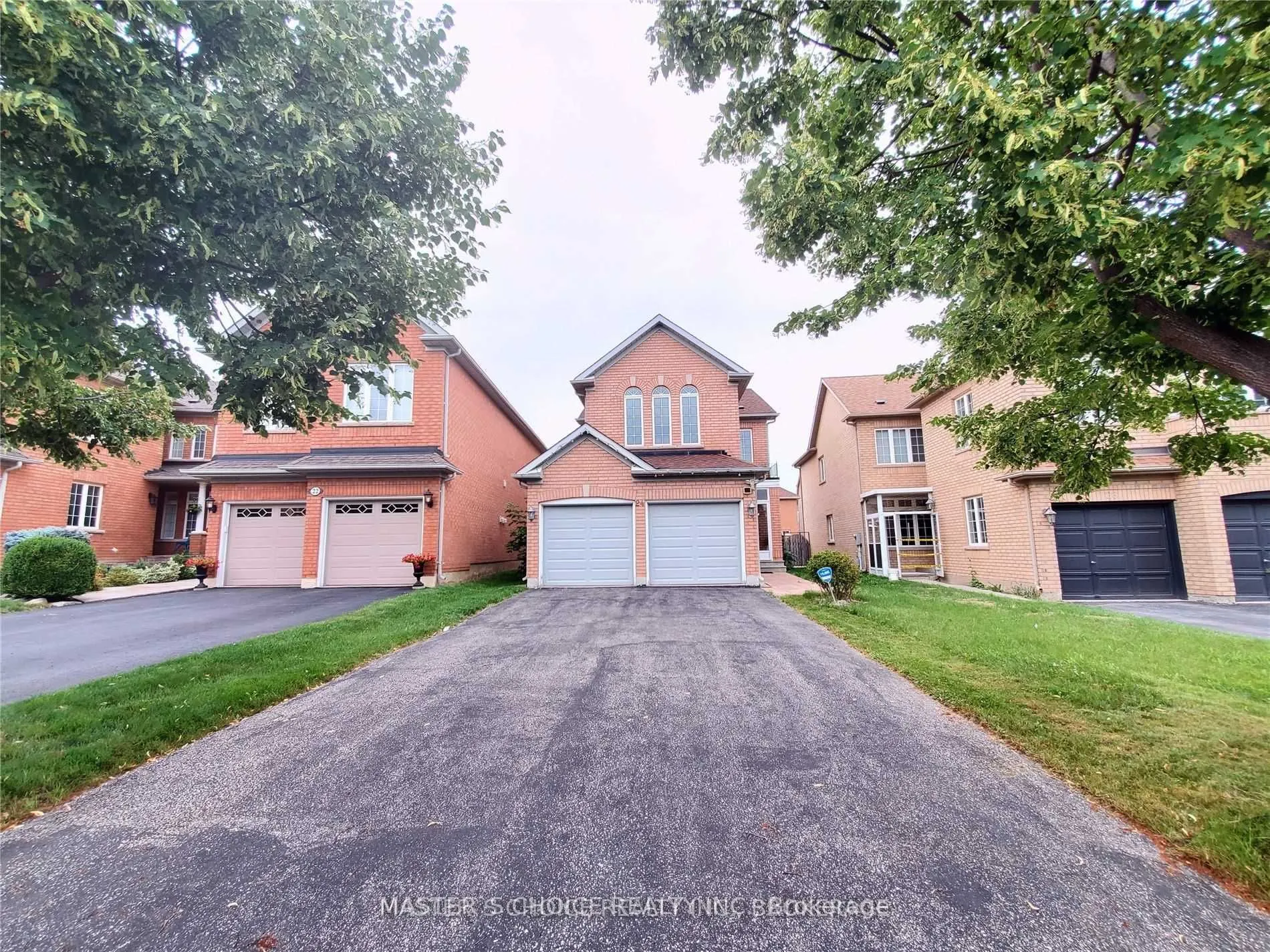 24 Golden Oak Avenue
