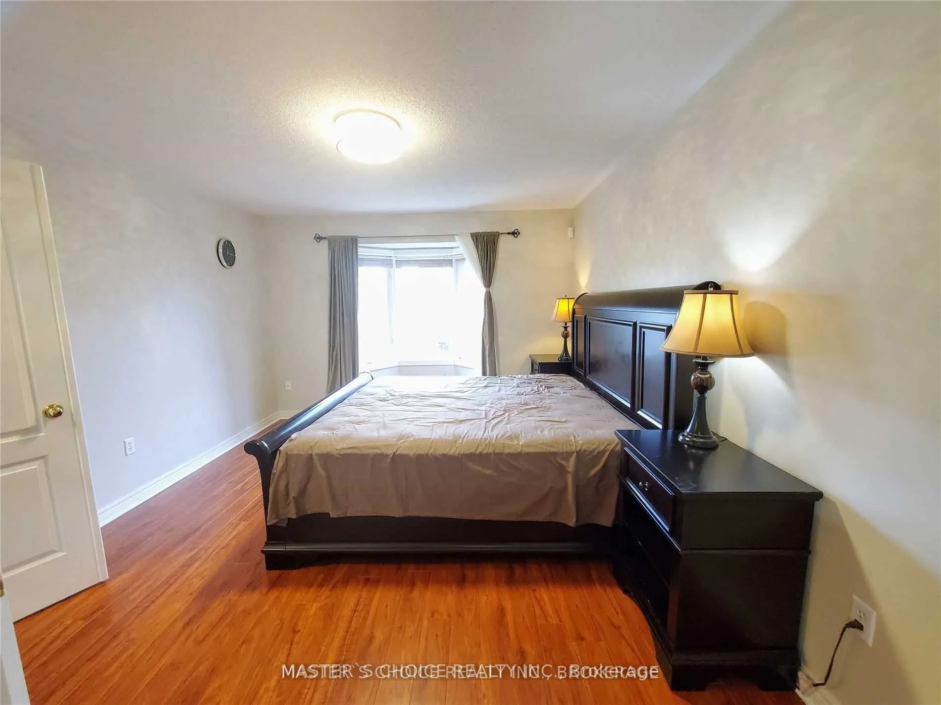24 Golden Oak Avenue