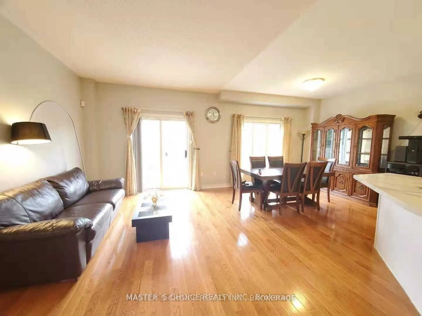 24 Golden Oak Avenue