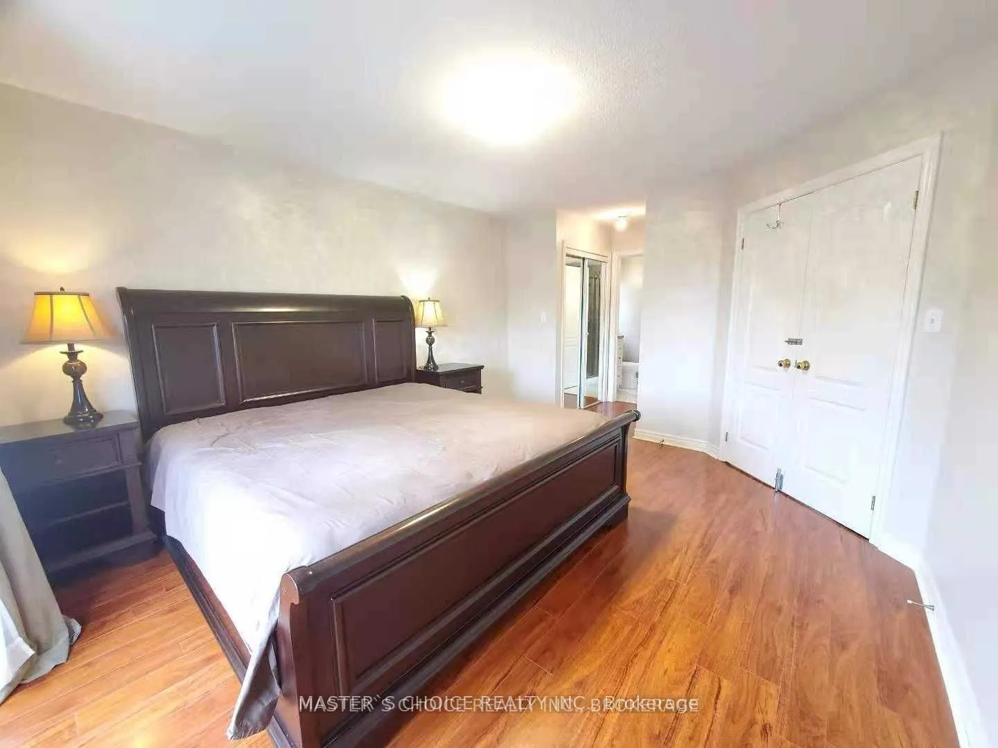 24 Golden Oak Avenue