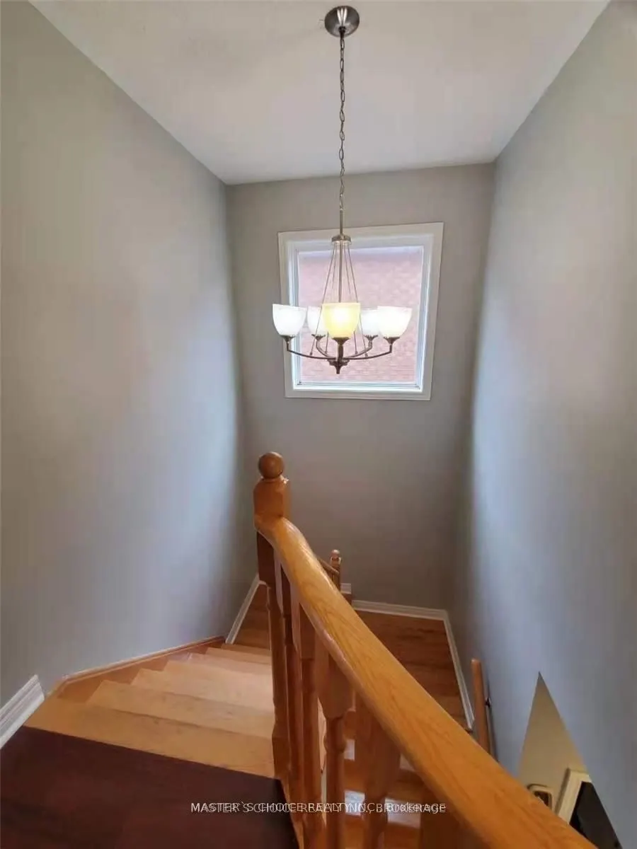 24 Golden Oak Avenue