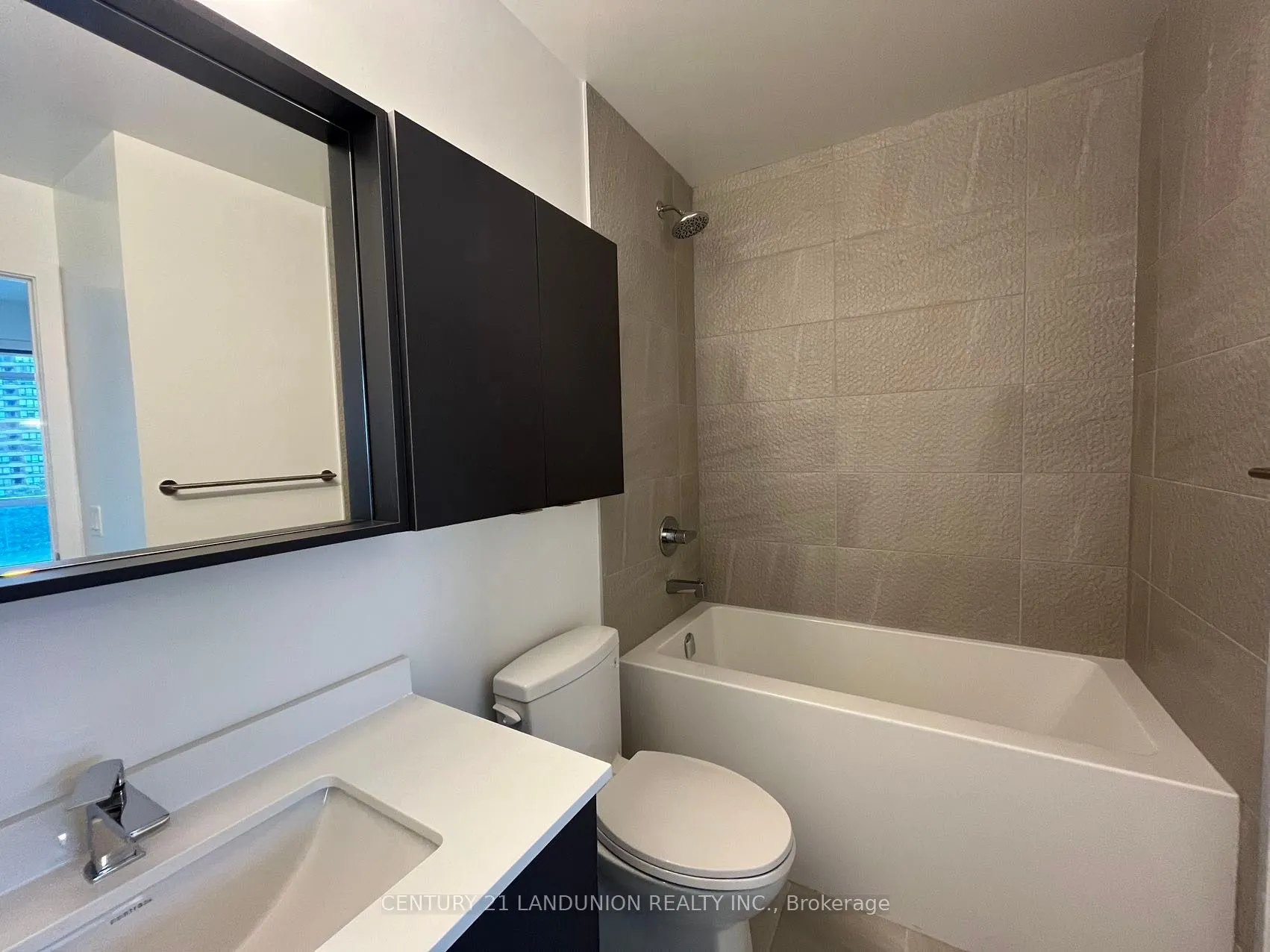 30 Upper Mall Way, #306