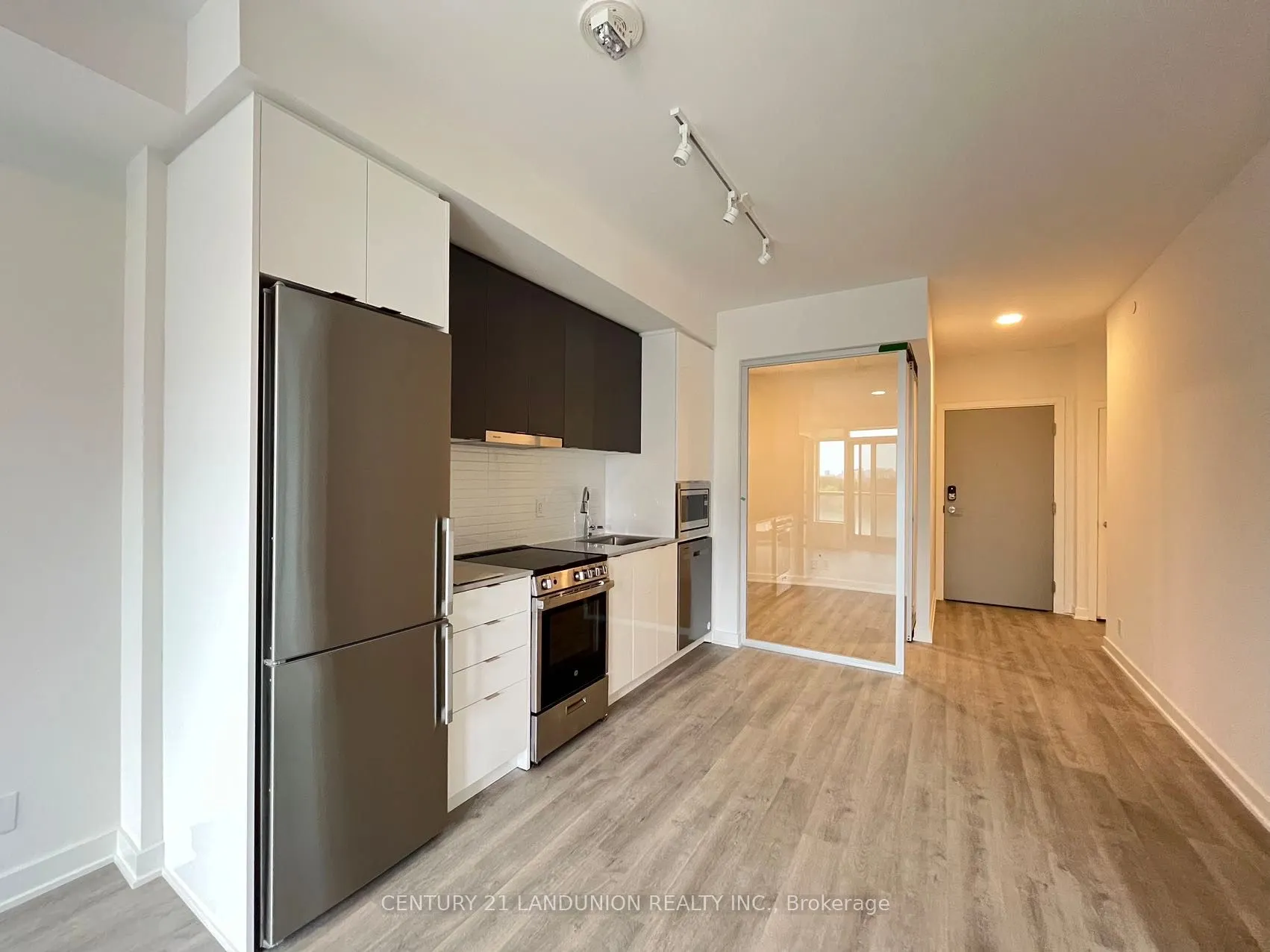 30 Upper Mall Way, #306
