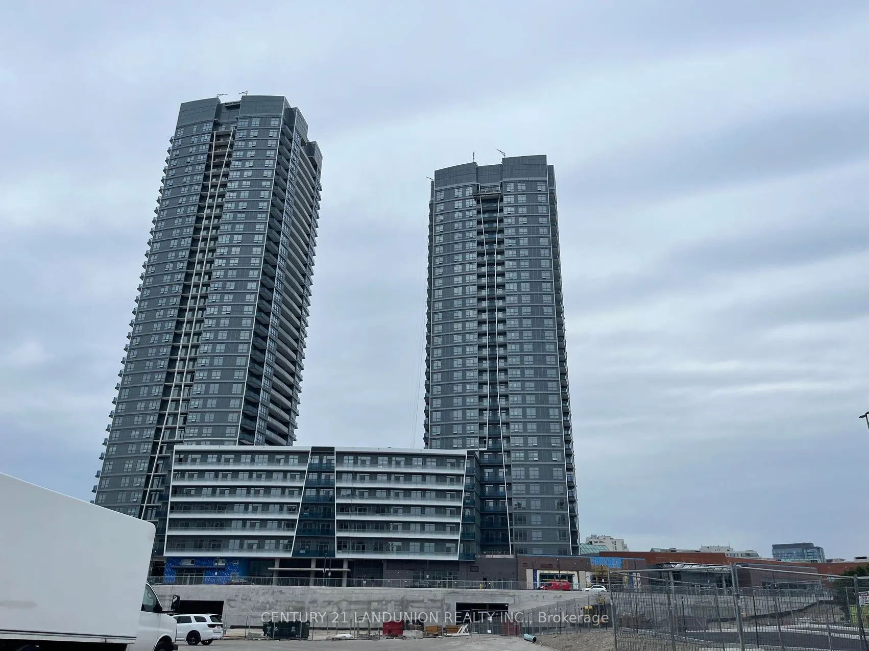30 Upper Mall Way, #306