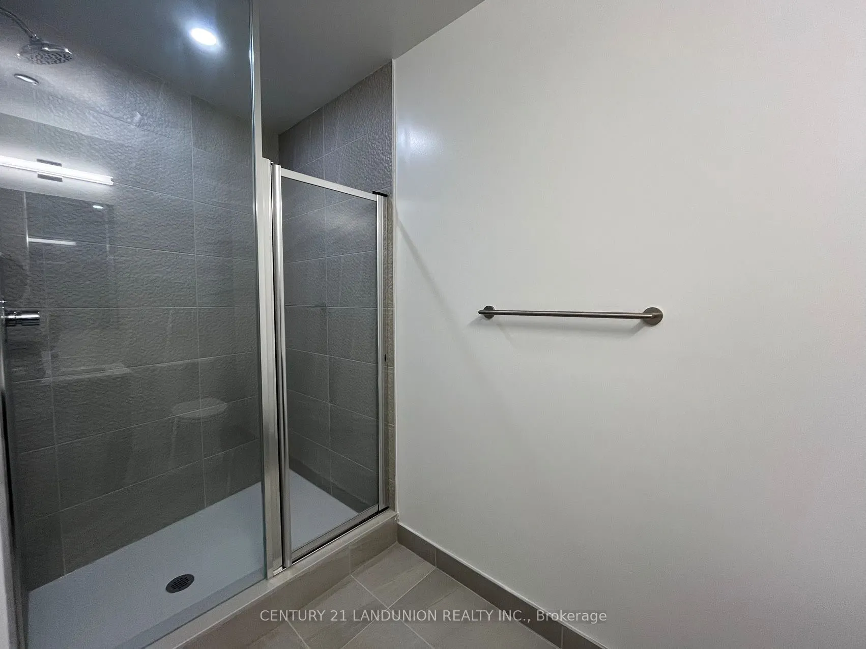 30 Upper Mall Way, #306