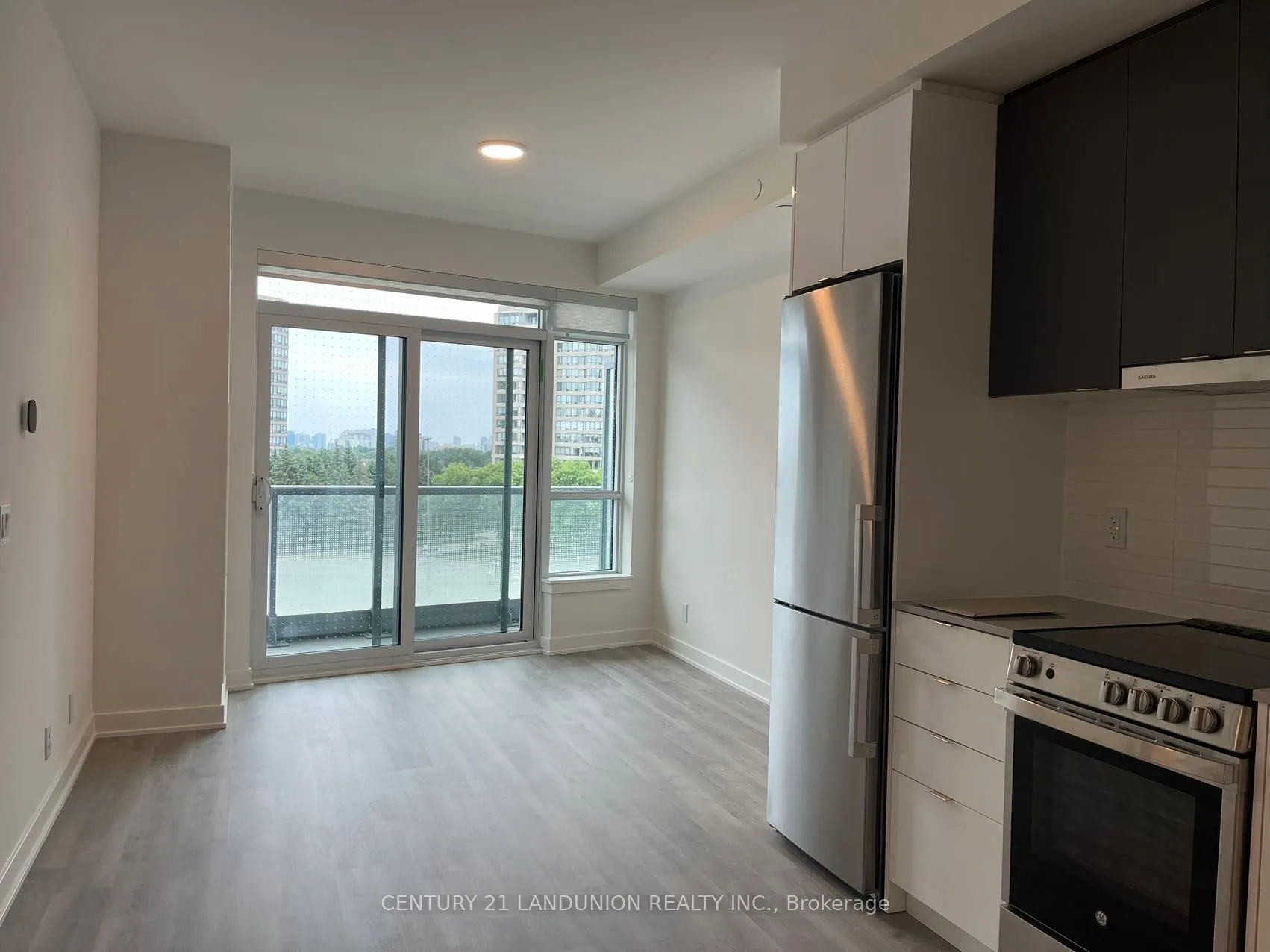 30 Upper Mall Way, #306