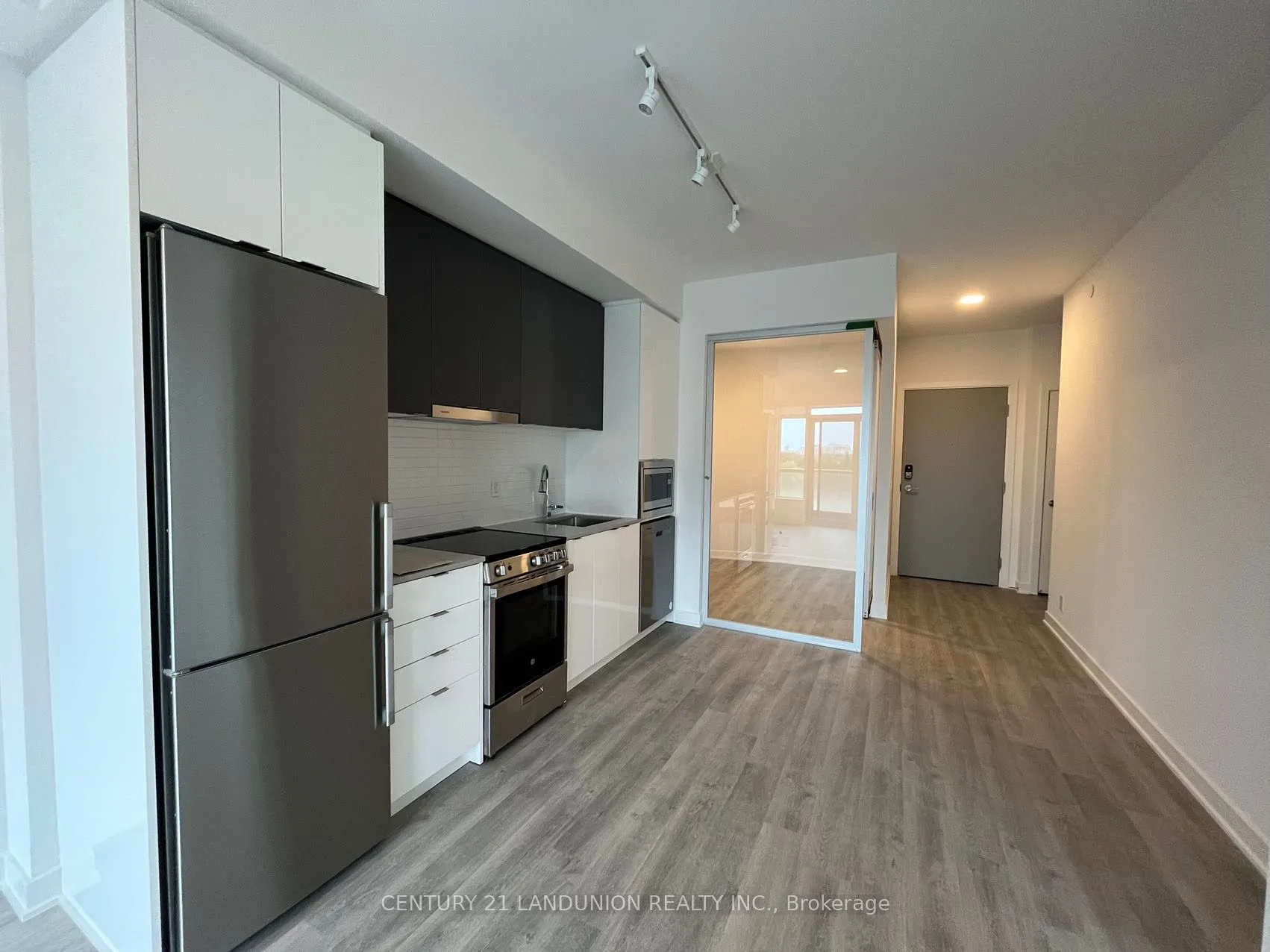 30 Upper Mall Way, #306