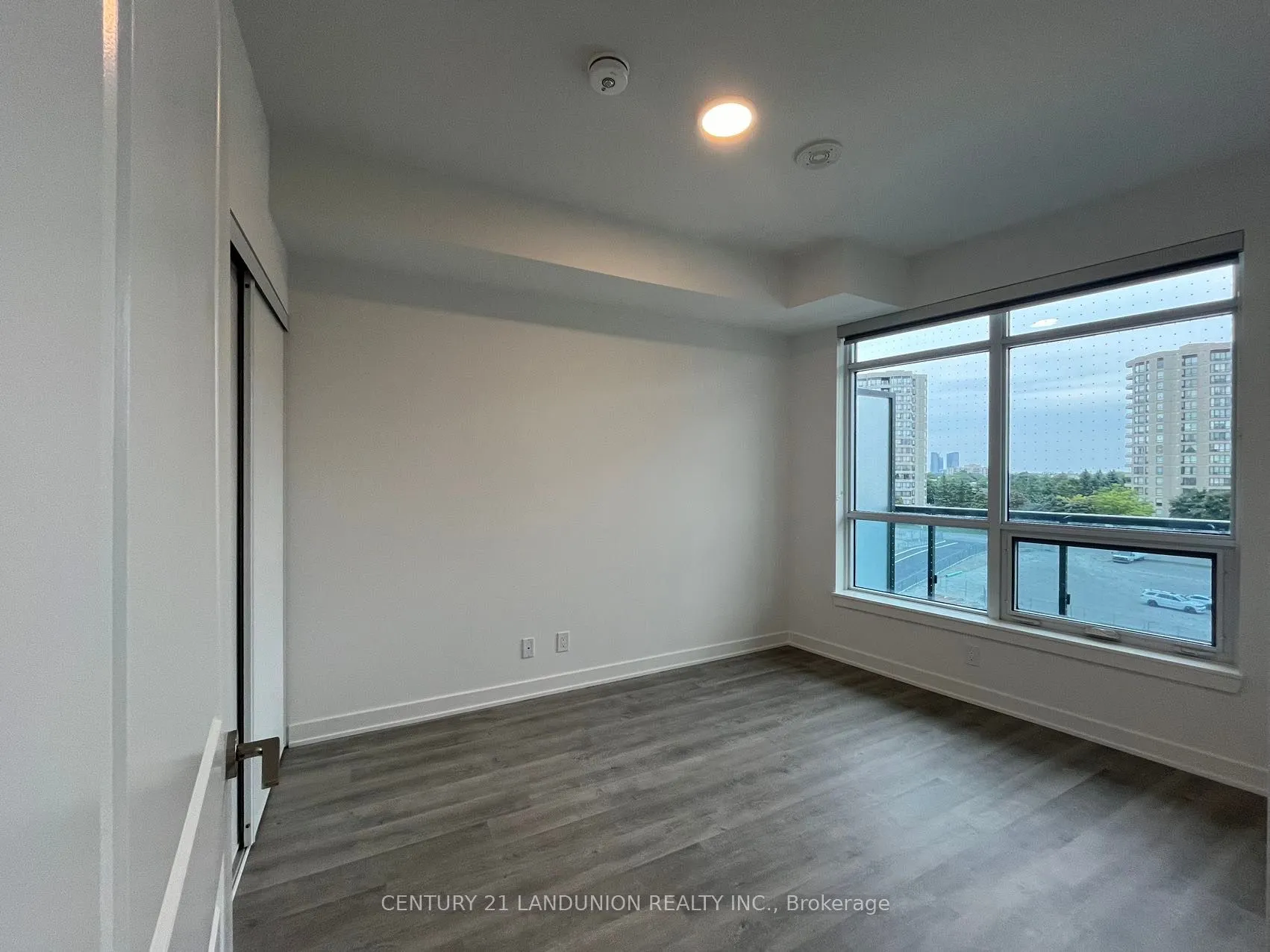 30 Upper Mall Way, #306