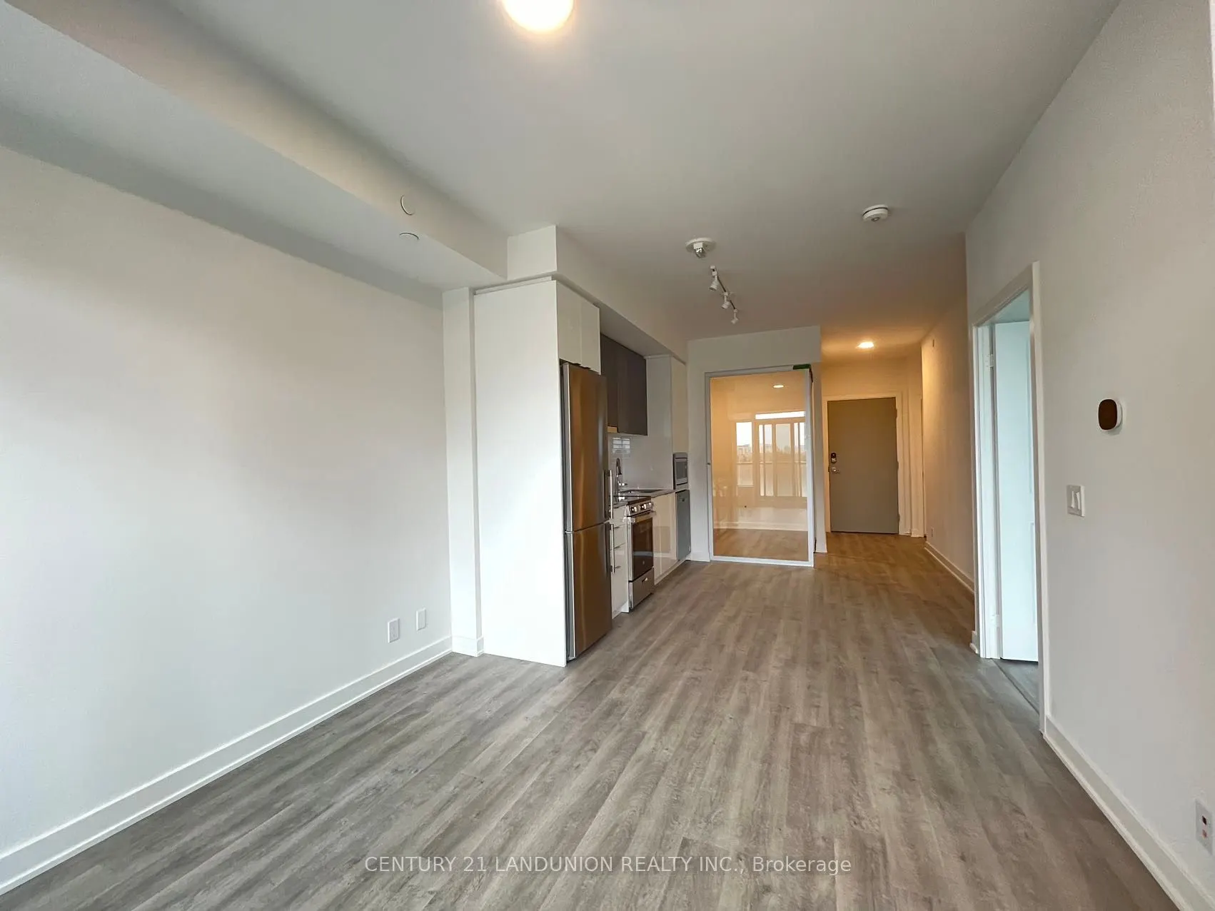 30 Upper Mall Way, #306