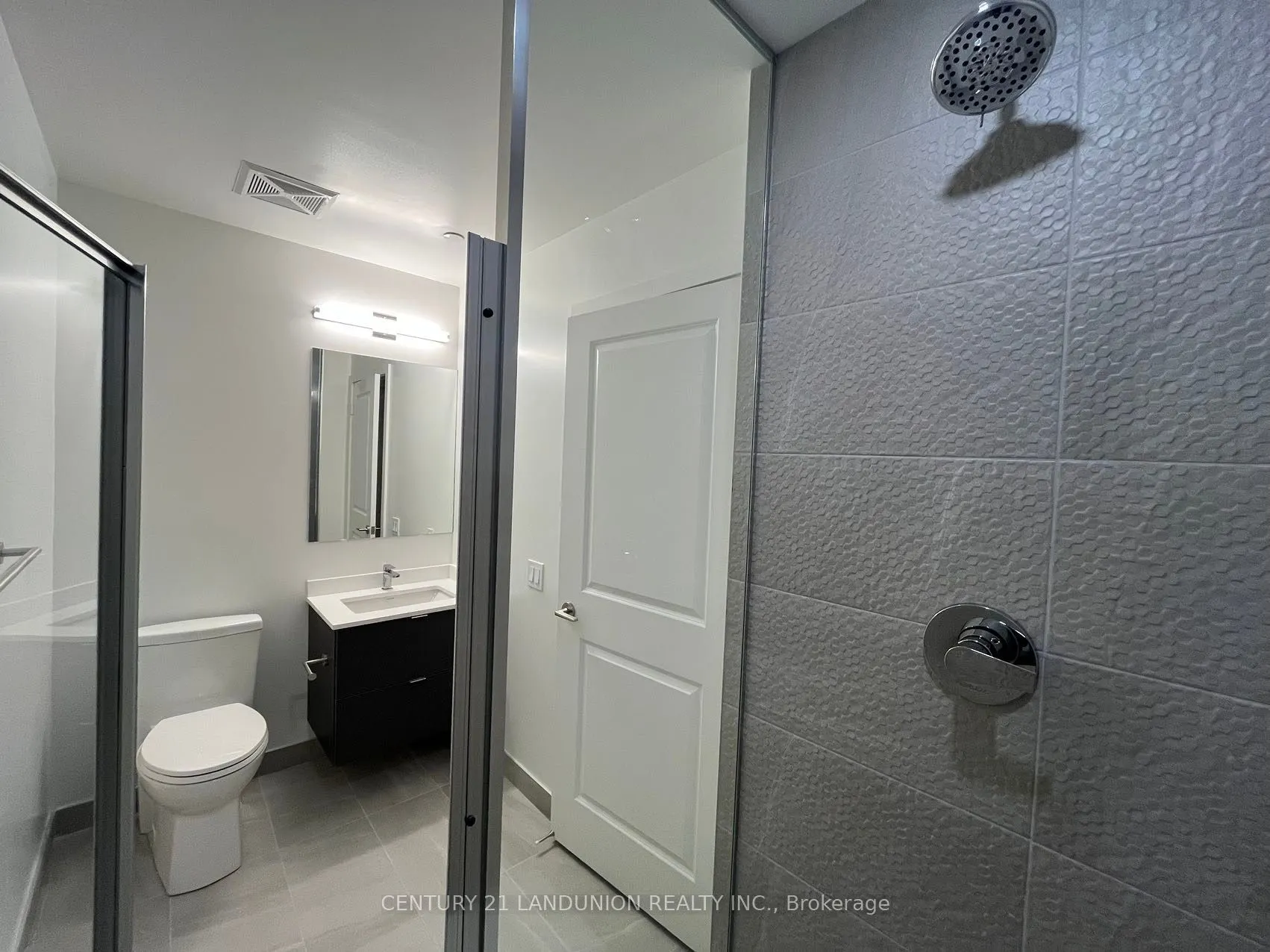 30 Upper Mall Way, #306