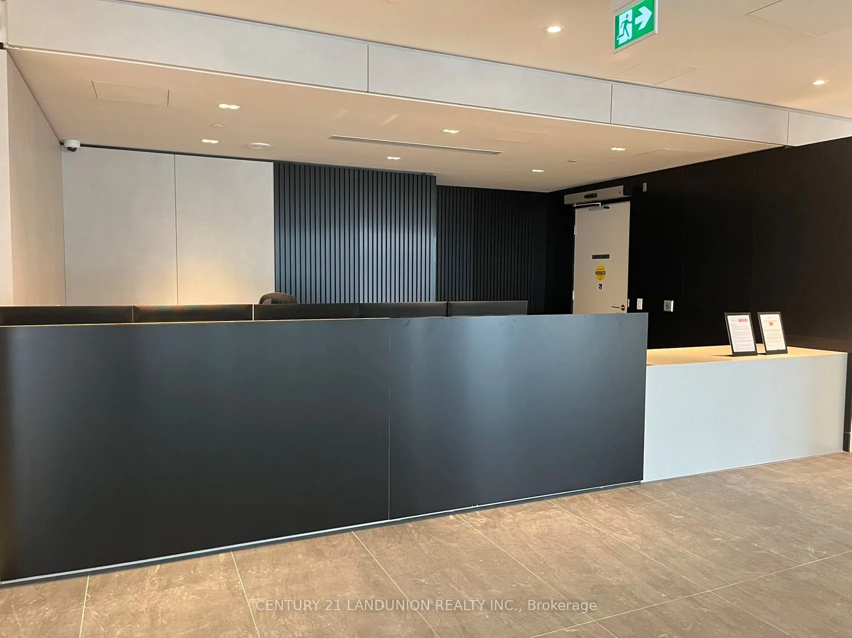 30 Upper Mall Way, #306