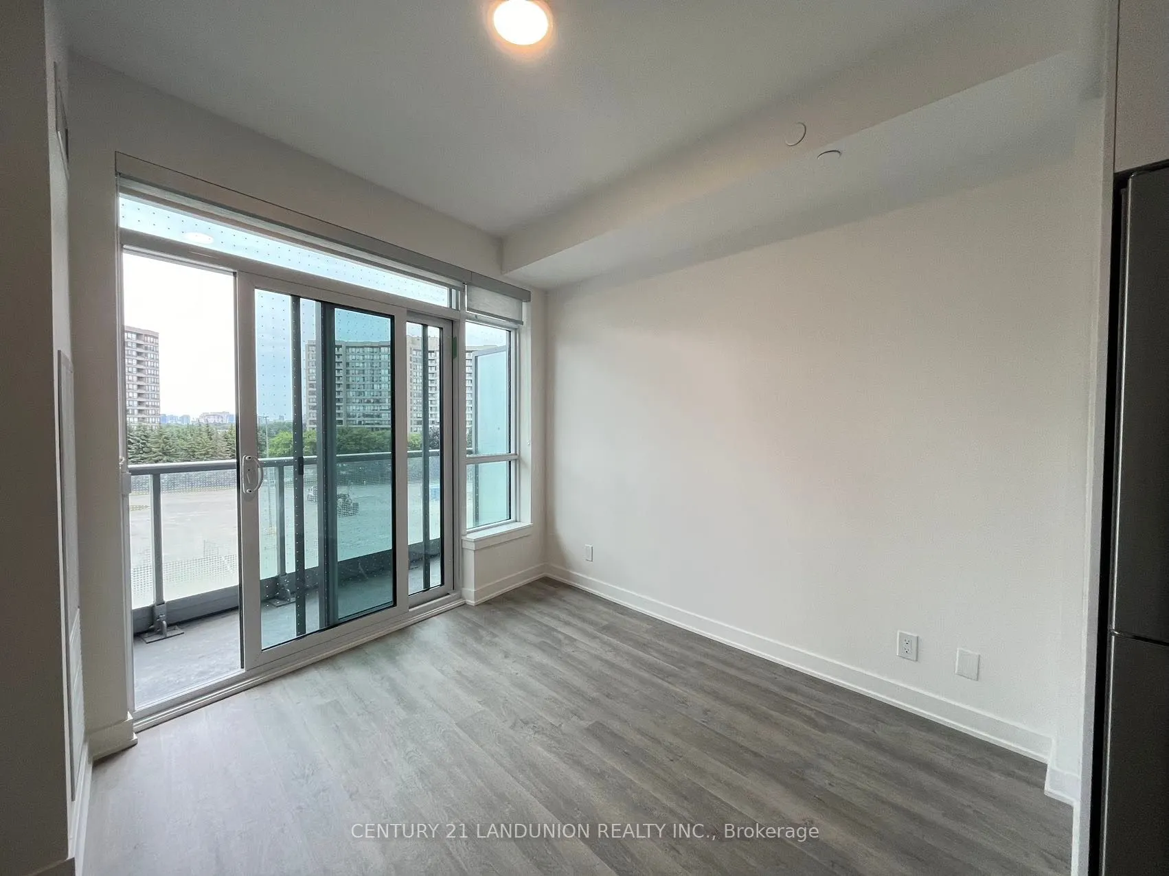 30 Upper Mall Way, #306