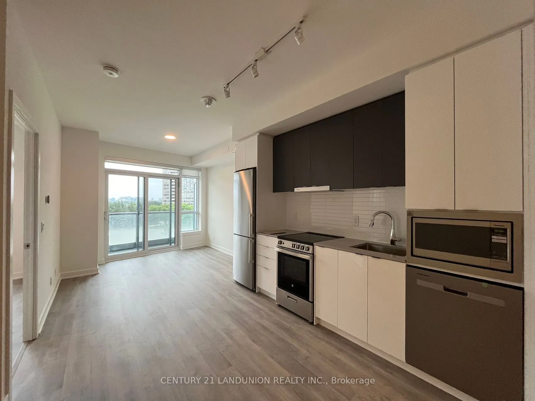 30 Upper Mall Way, #306