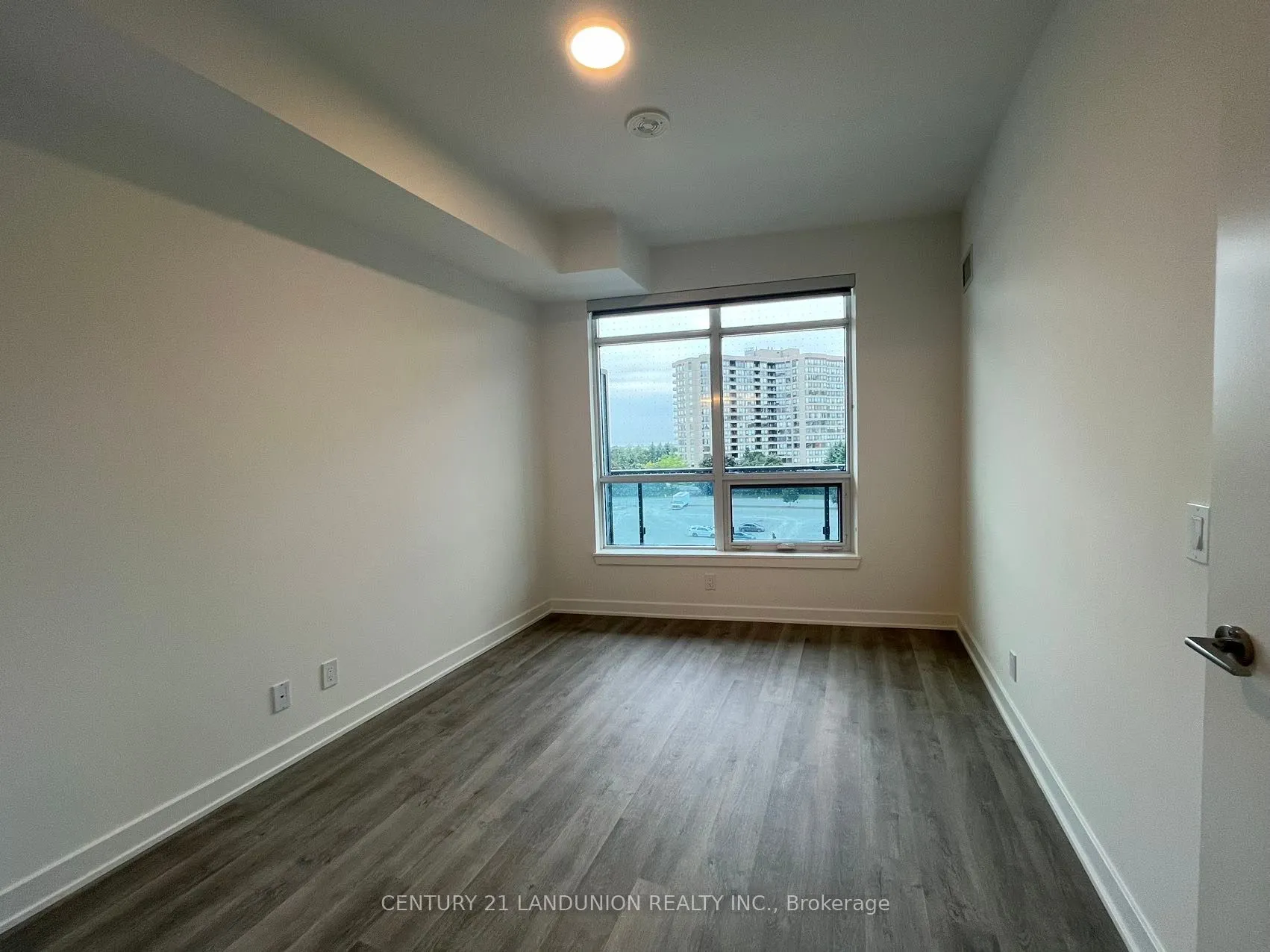 30 Upper Mall Way, #306