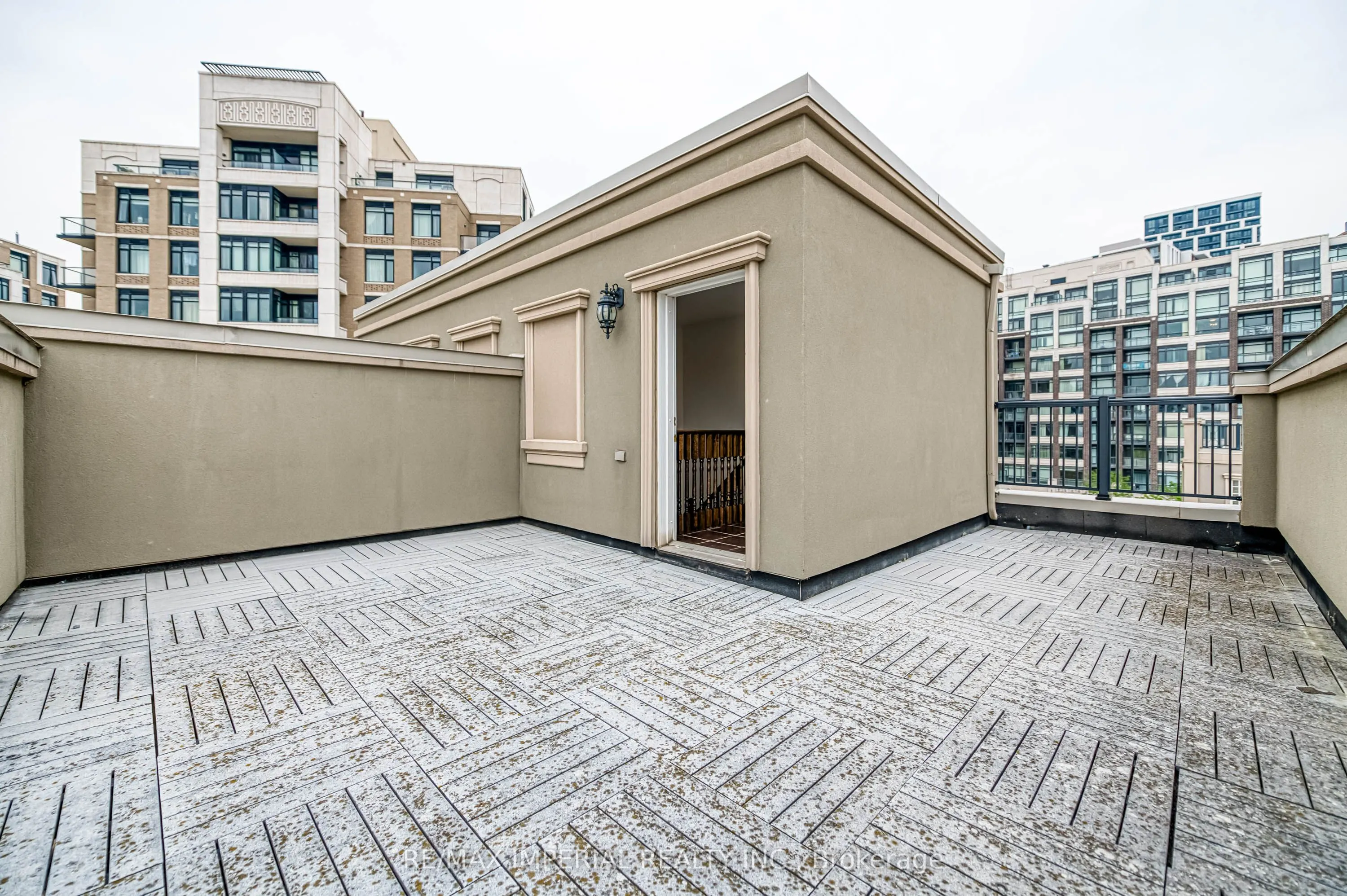 21 MACKENZIE'S STAND Avenue