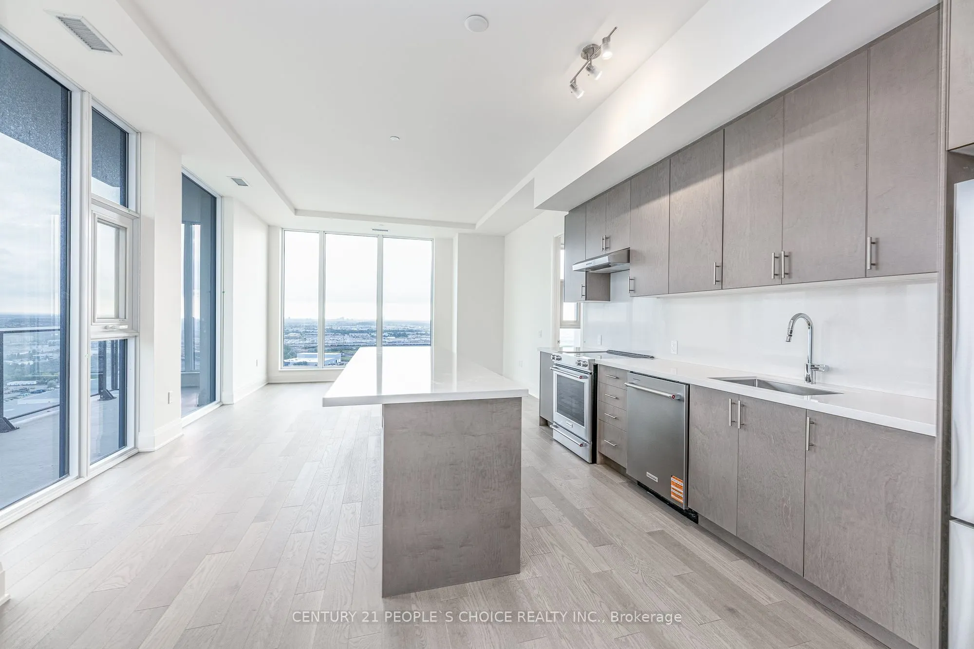 8960 Jane Street, #PH110