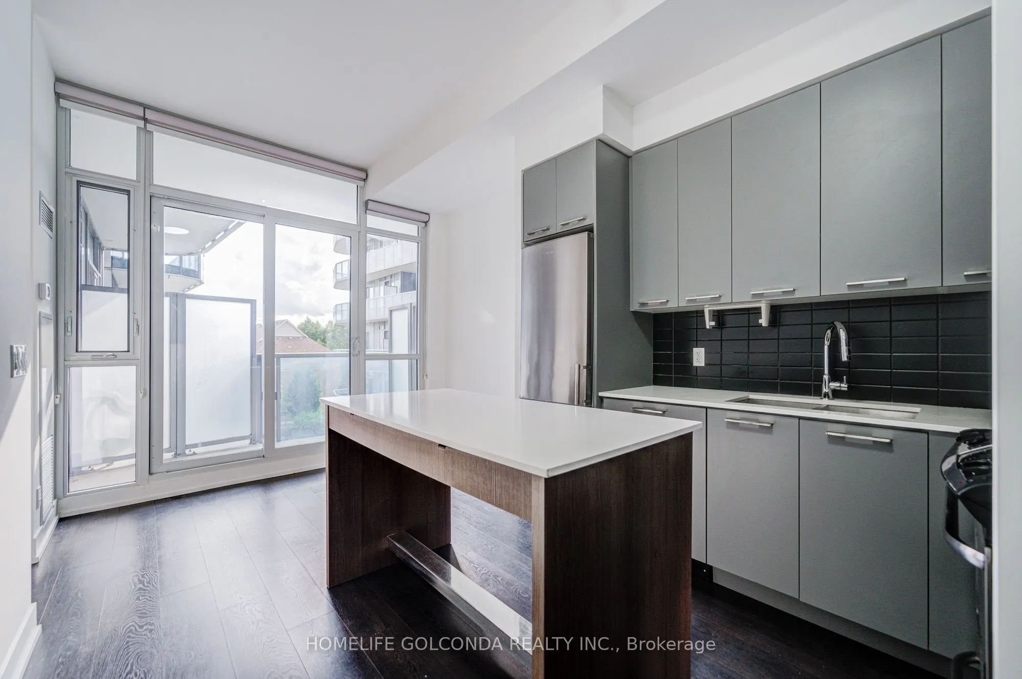9471 Yonge Street E, #334
