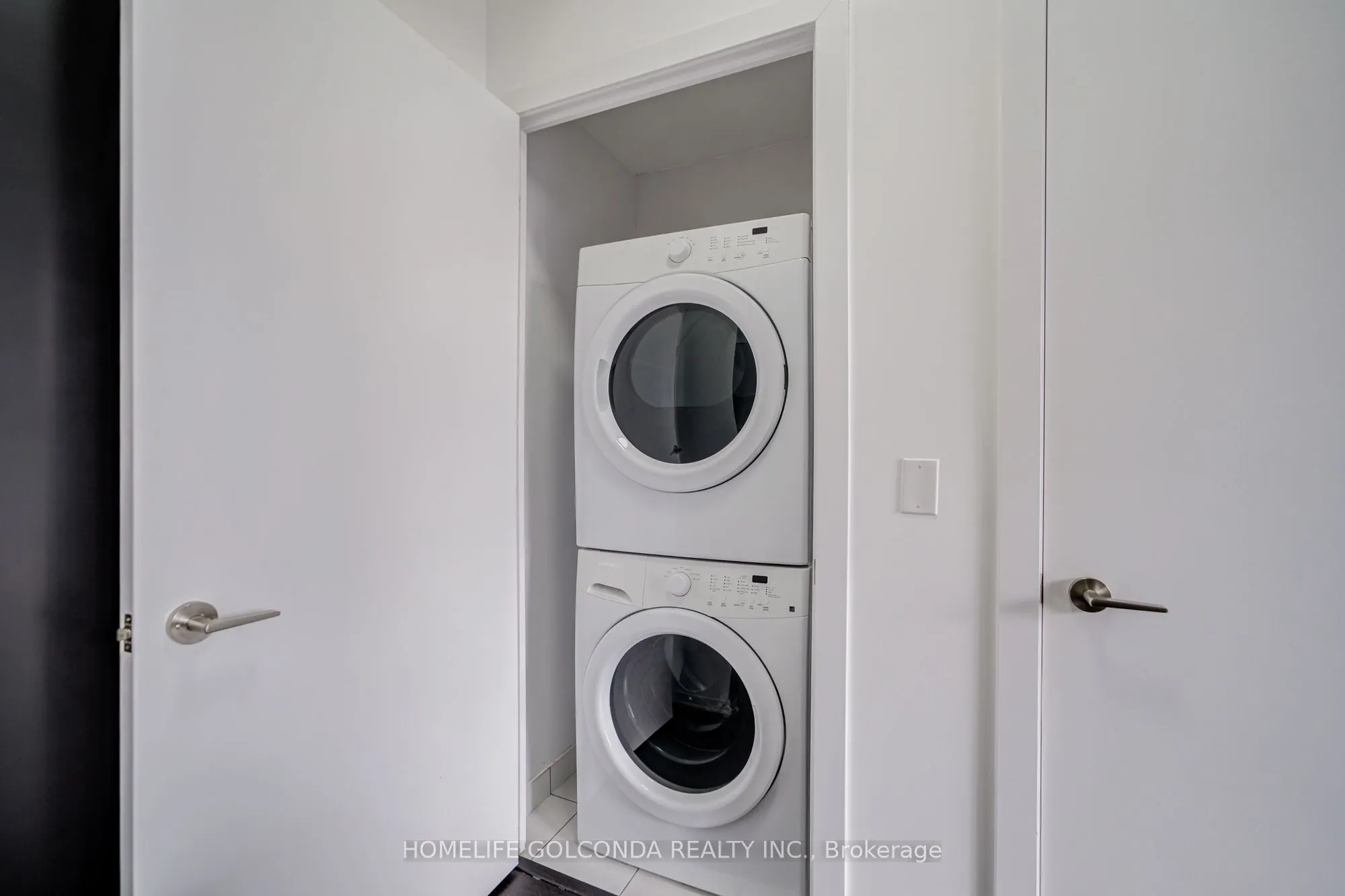 9471 Yonge Street E, #334
