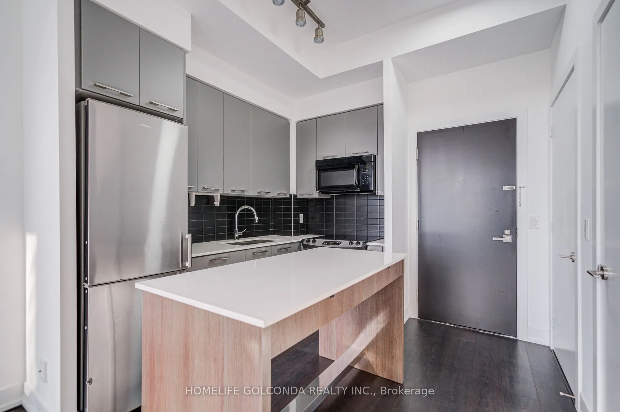 9471 Yonge Street E, #334