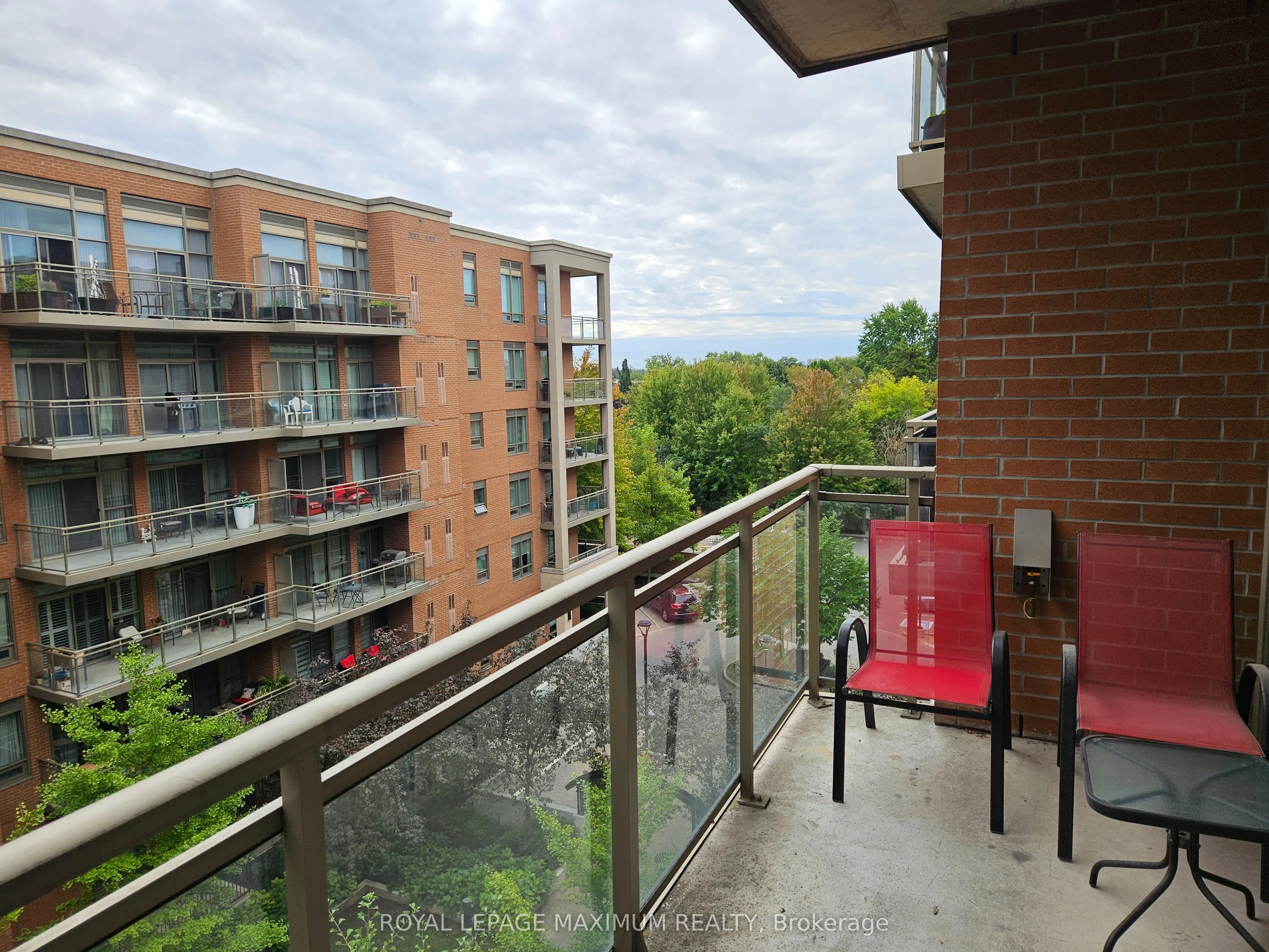 281 Woodbridge Avenue, #504