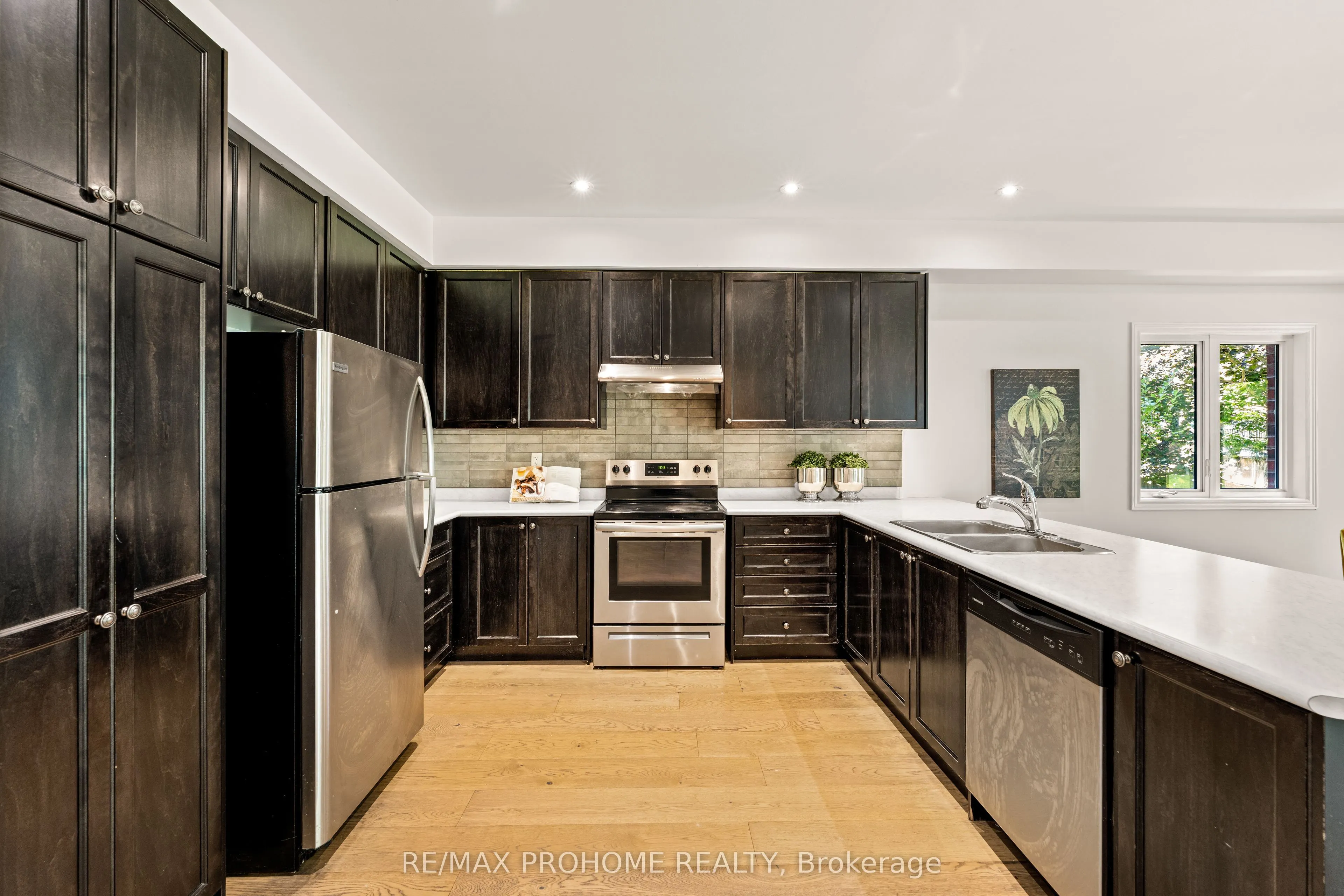 102 Riveredge Drive